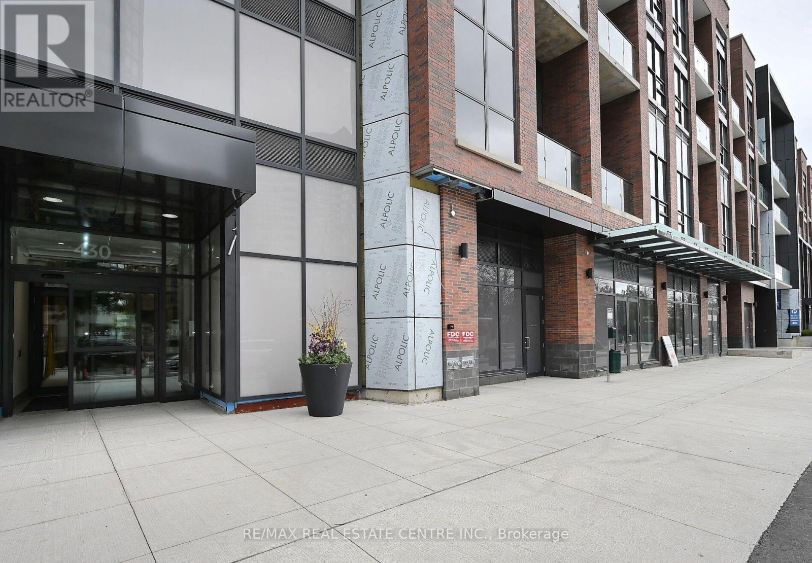 1811 - 430 Square One Drive, Mississauga, Ontario  L5B 0L6 - Photo 3 - W12979146