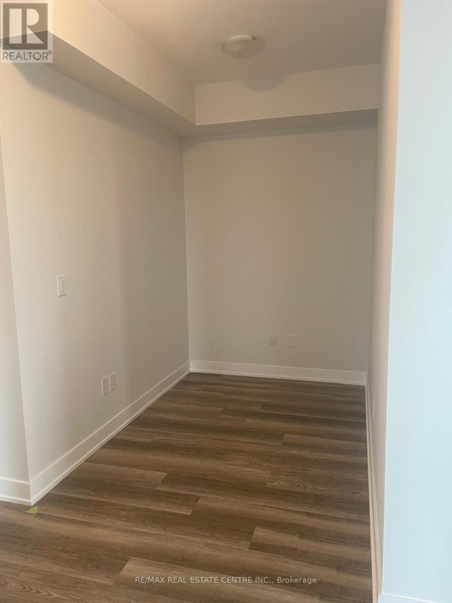 1811 - 430 Square One Drive, Mississauga, Ontario  L5B 0L6 - Photo 21 - W12979146