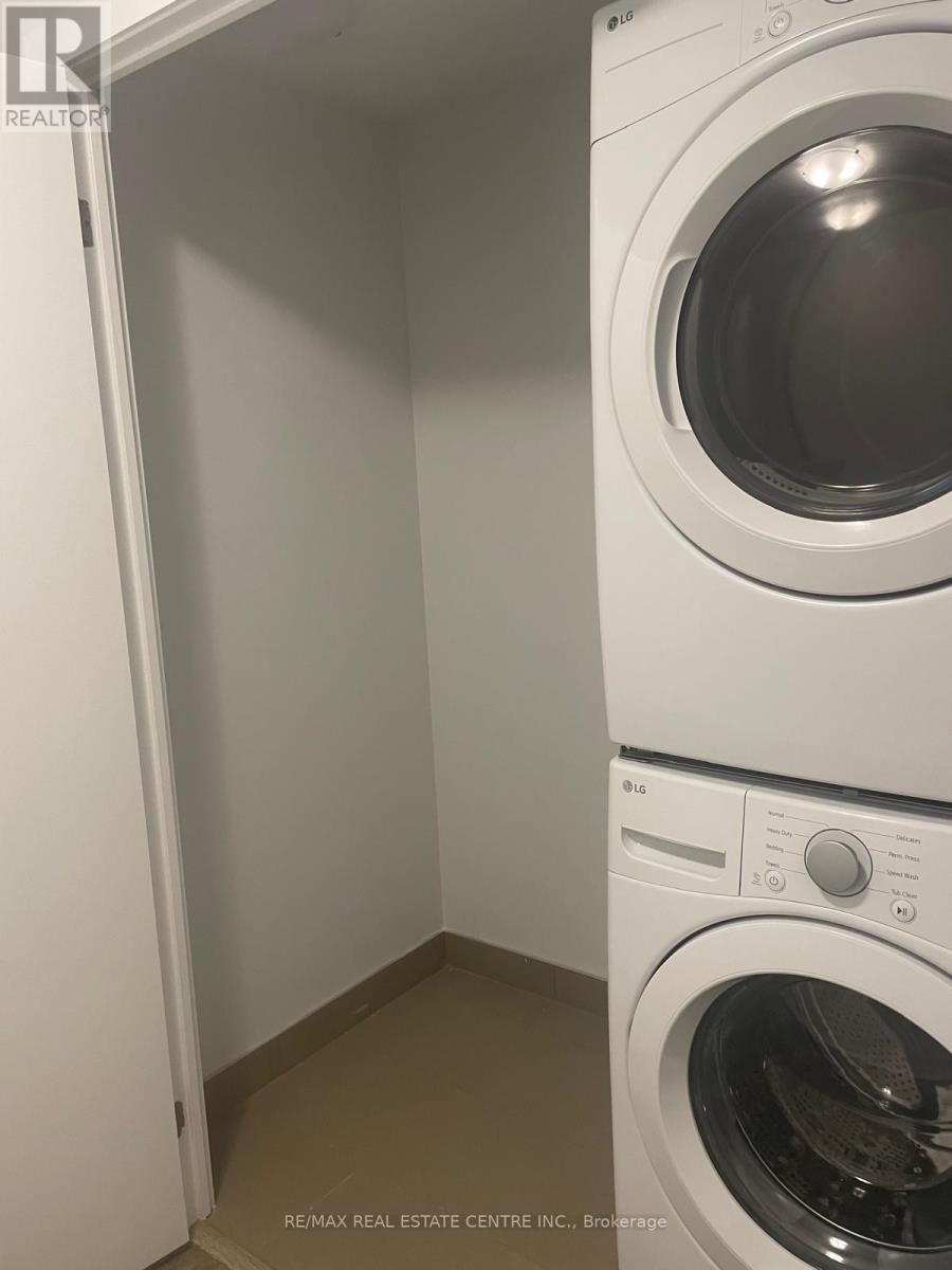 1811 - 430 Square One Drive, Mississauga, Ontario  L5B 0L6 - Photo 25 - W12979146