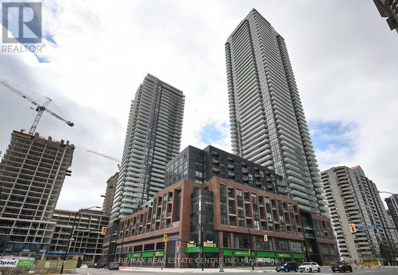 1811 - 430 Square One Drive, Mississauga, Ontario  L5B 0L6 - Photo 2 - W12979146