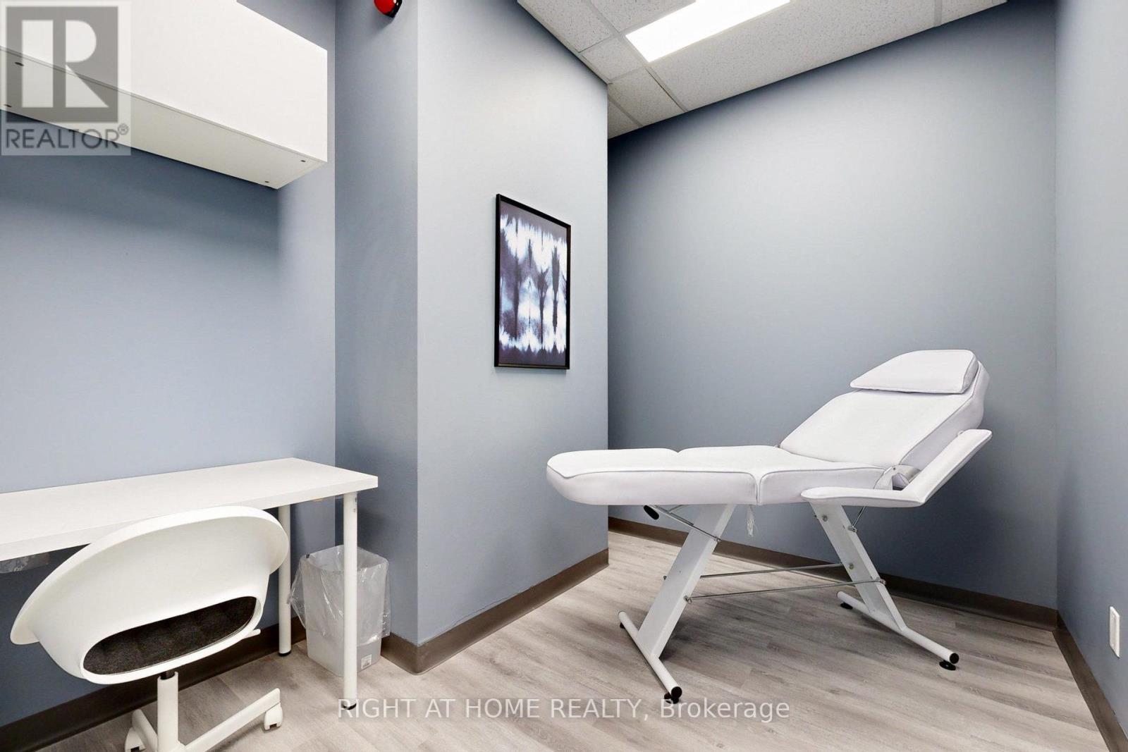 305 - Rms 2,4,10 - 240 Duncan Mill Road, Toronto, Ontario  M3B 3S6 - Photo 8 - C12984390