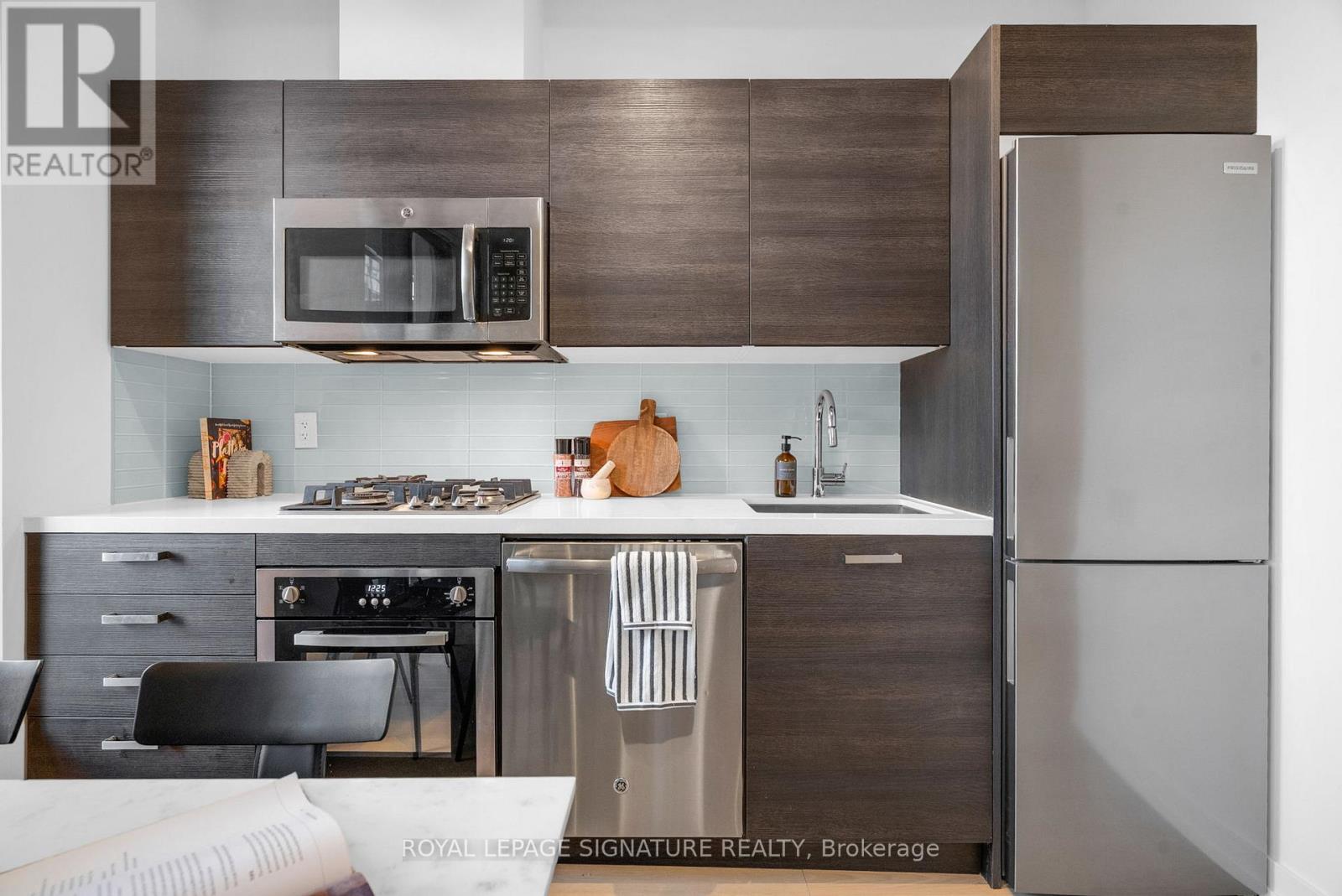 606 - 11 Charlotte Street, Toronto (Waterfront Communities), Ontario  M5V 0M6 - Photo 11 - C12984408