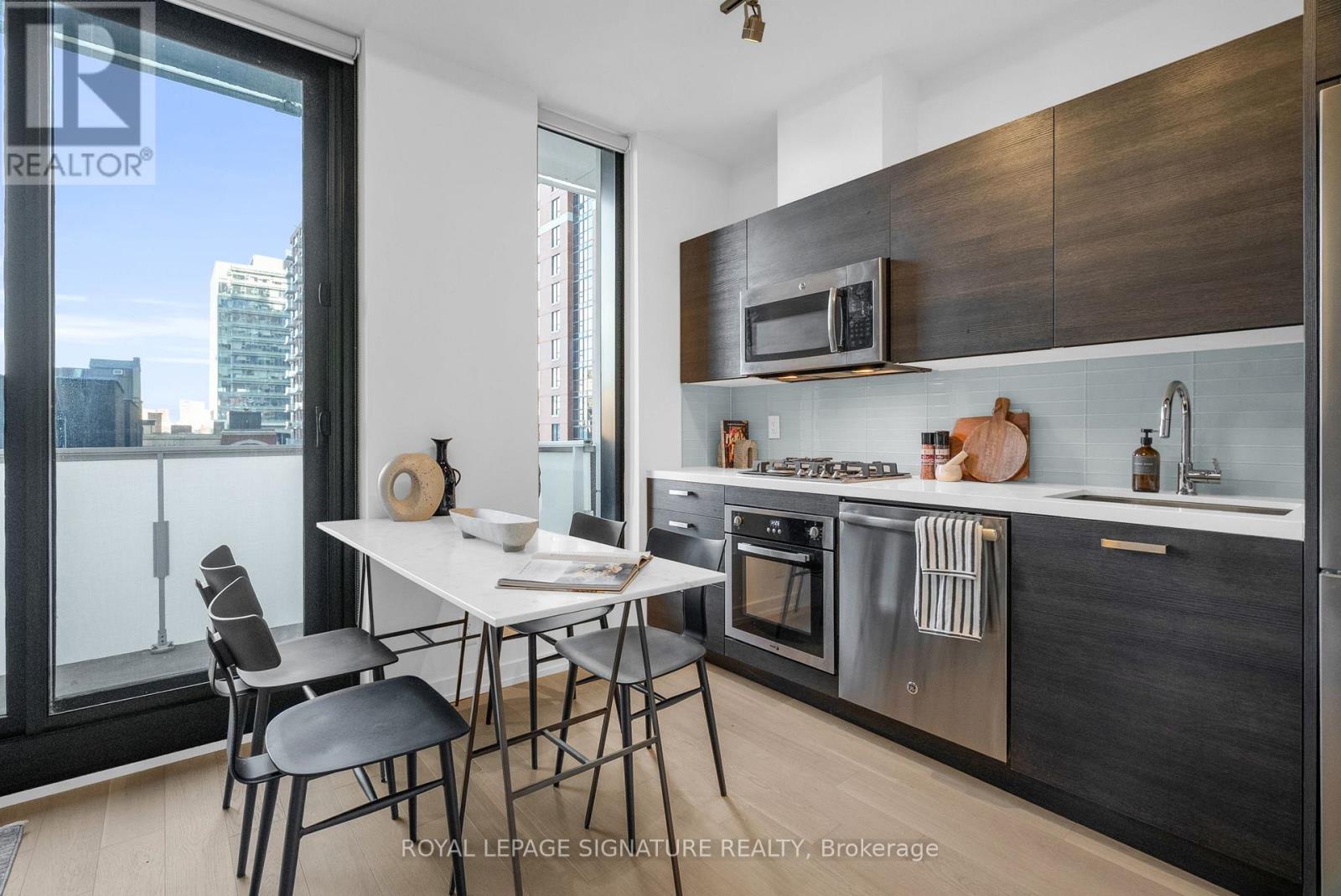 606 - 11 Charlotte Street, Toronto (Waterfront Communities), Ontario  M5V 0M6 - Photo 9 - C12984408