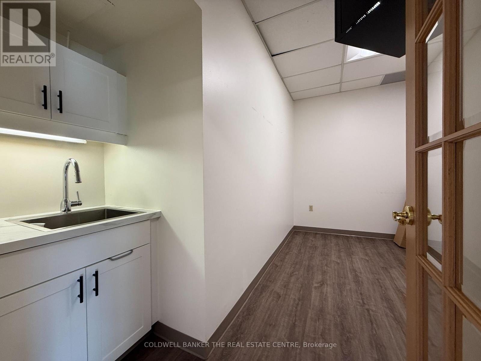 303 - 390 Davis Drive, Newmarket, Ontario  L3Y 7T8 - Photo 10 - N12984344