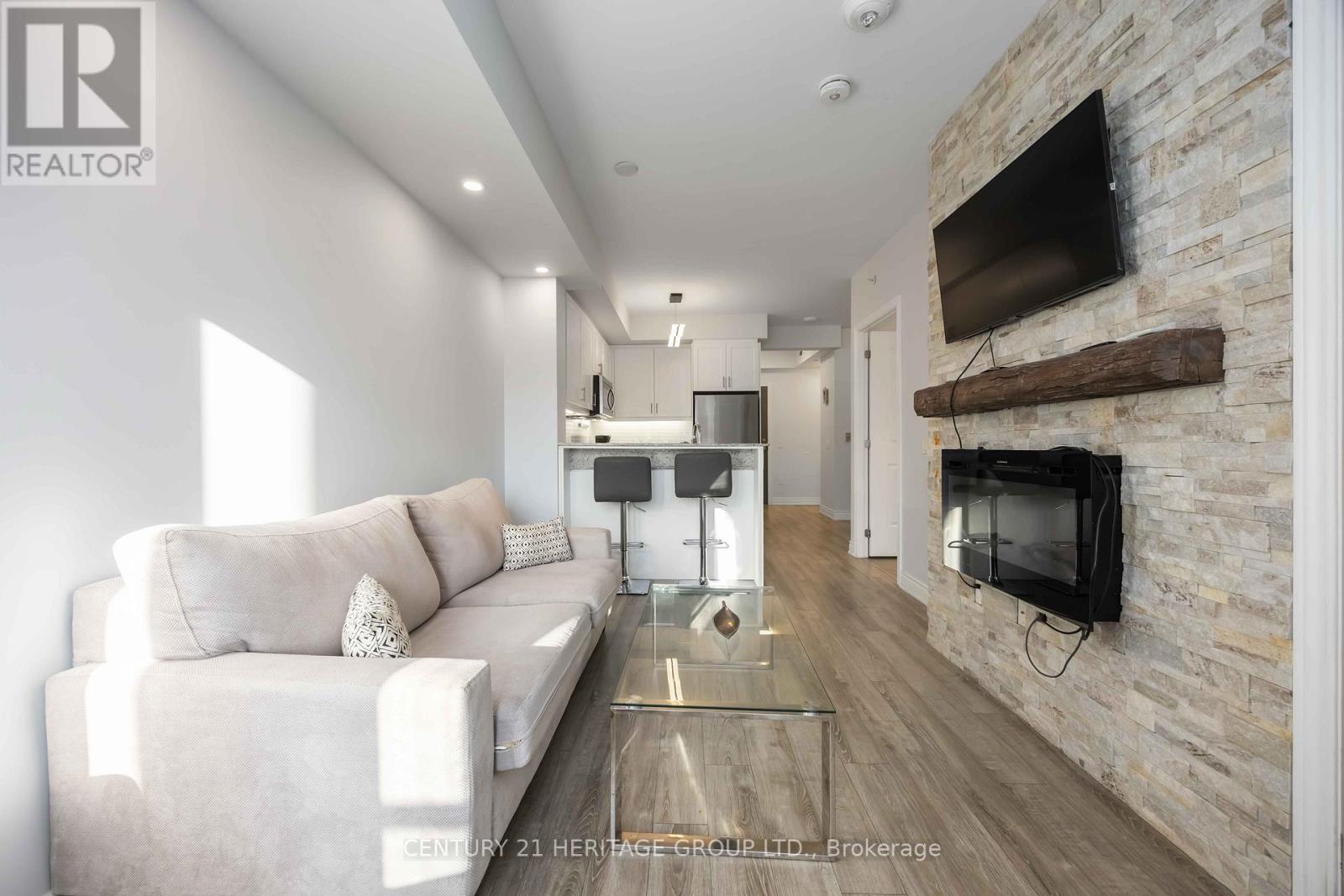 201 - 9618 Yonge Street, Richmond Hill (North Richvale), Ontario  L4C 0X5 - Photo 17 - N12984356