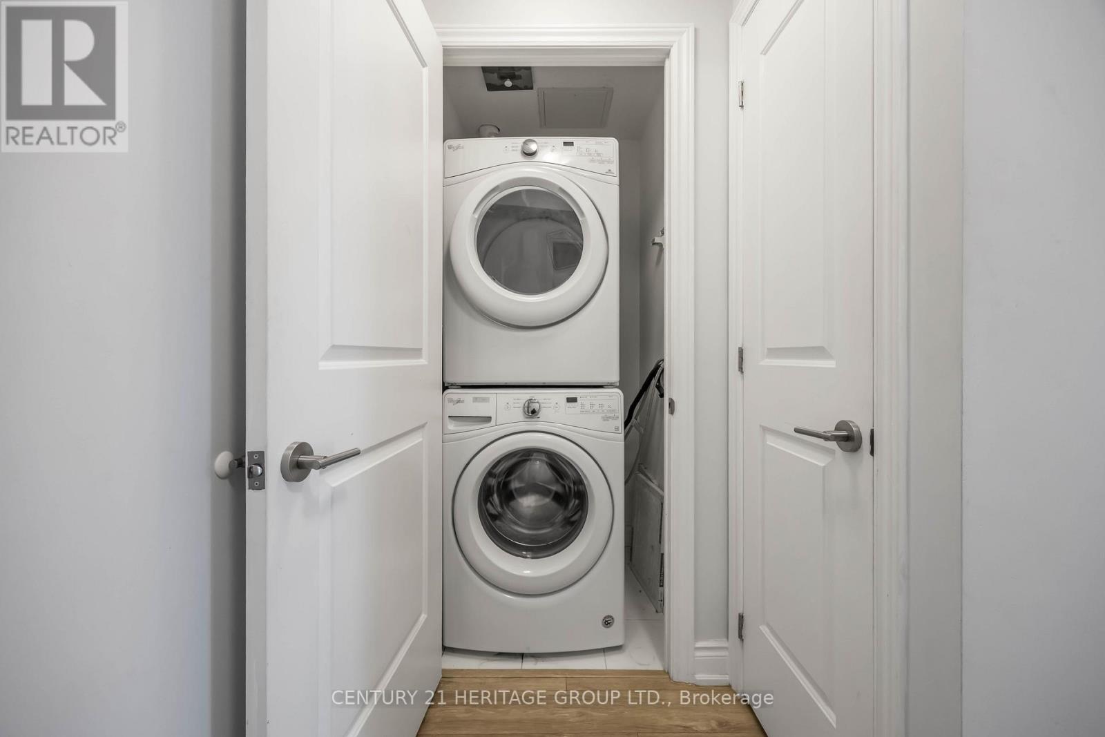 201 - 9618 Yonge Street, Richmond Hill (North Richvale), Ontario  L4C 0X5 - Photo 6 - N12984356