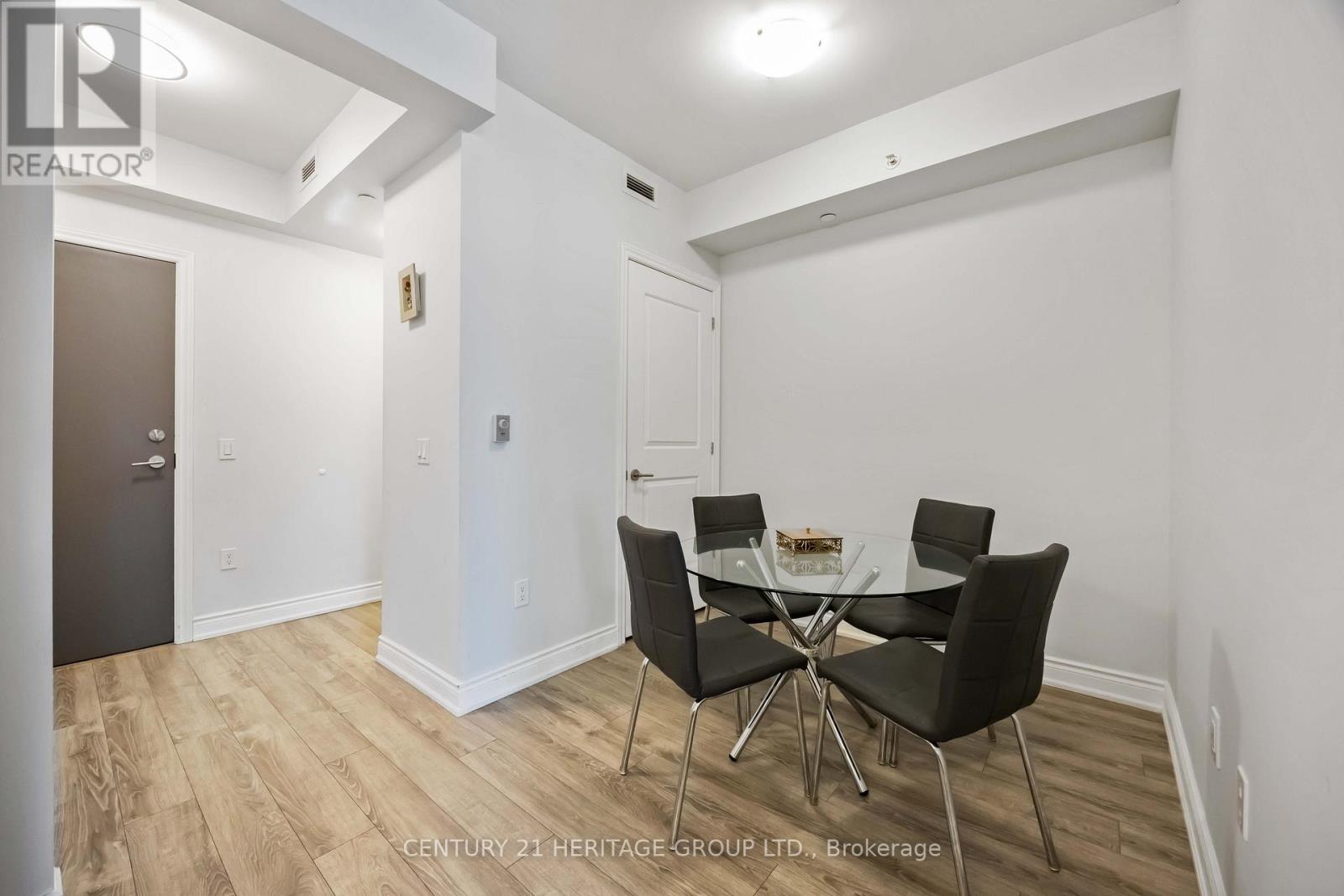 201 - 9618 Yonge Street, Richmond Hill (North Richvale), Ontario  L4C 0X5 - Photo 9 - N12984356