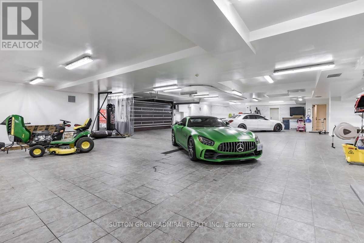 66 Scotch Valley Drive, King (King City), Ontario  L7B 1L9 - Photo 36 - N12984392