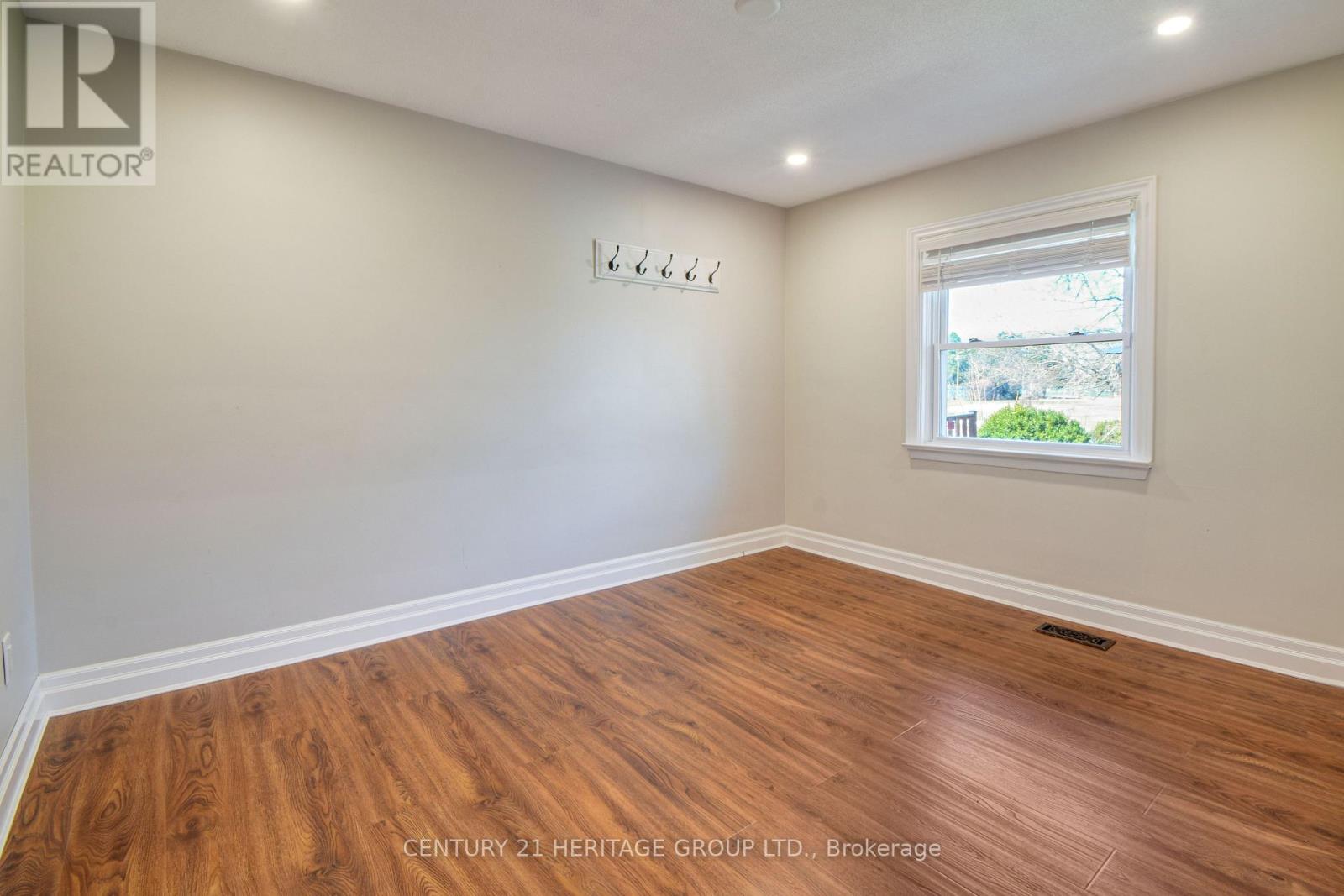 114 Elizabeth Grove, King (King City), Ontario  L7B 1H2 - Photo 6 - N12984444