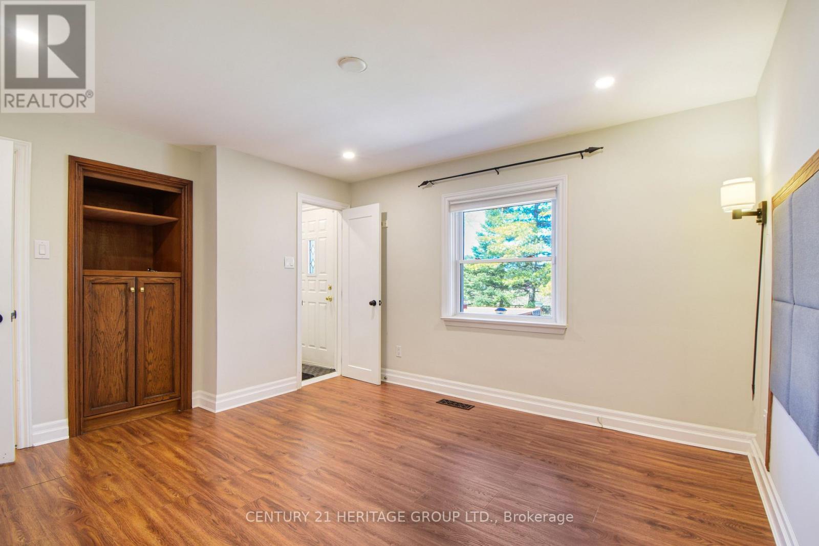 114 Elizabeth Grove, King (King City), Ontario  L7B 1H2 - Photo 8 - N12984444