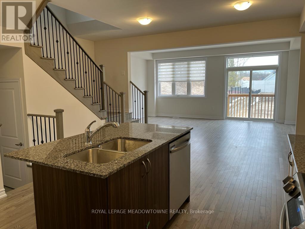 45 Eberhardt Drive E, Wasaga Beach, Ontario  L9Z 0K5 - Photo 7 - S12984470