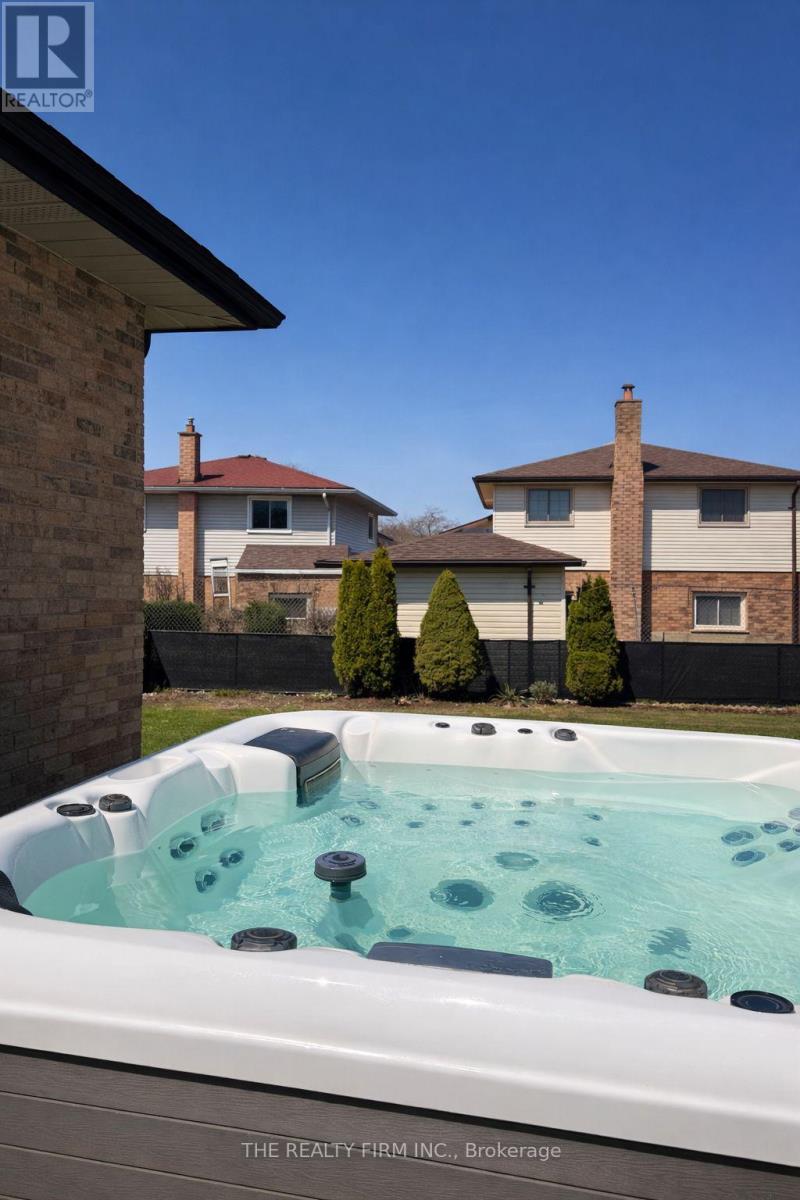 827 Classic Drive, London East, Ontario  N5W 5T4 - Photo 20 - X12976910