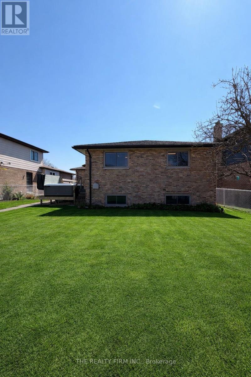 827 Classic Drive, London East, Ontario  N5W 5T4 - Photo 22 - X12976910