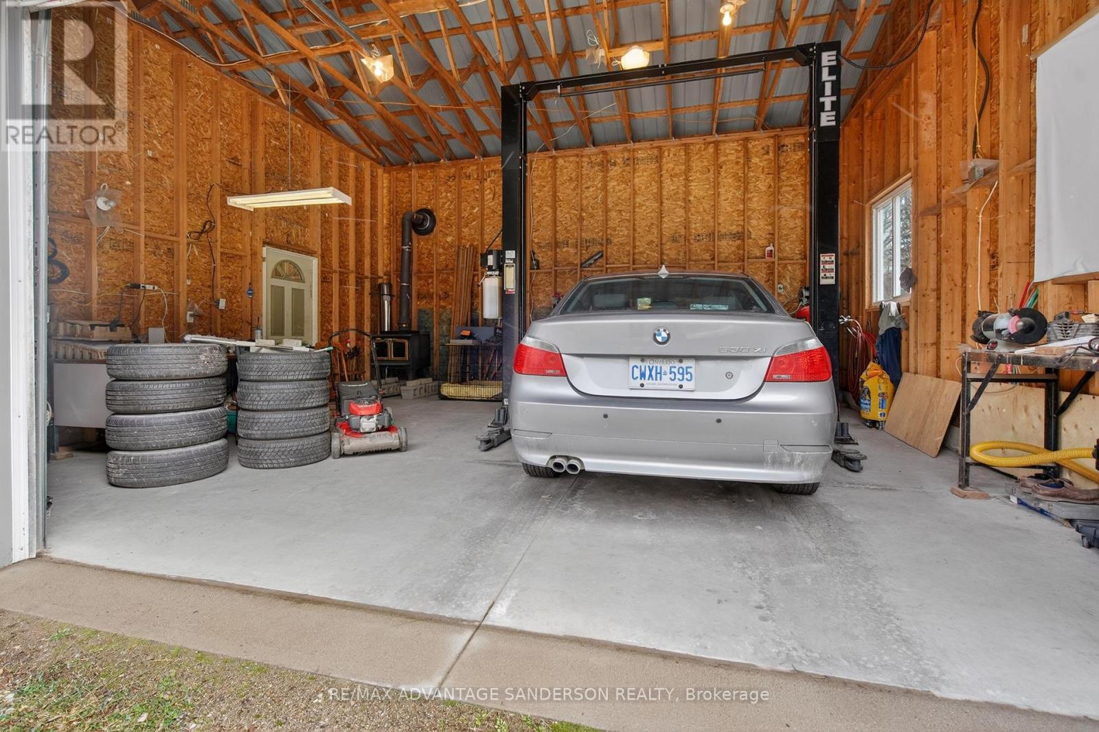 9584 Melrose Drive, Middlesex Centre, Ontario  N0L 1R0 - Photo 15 - X12984120