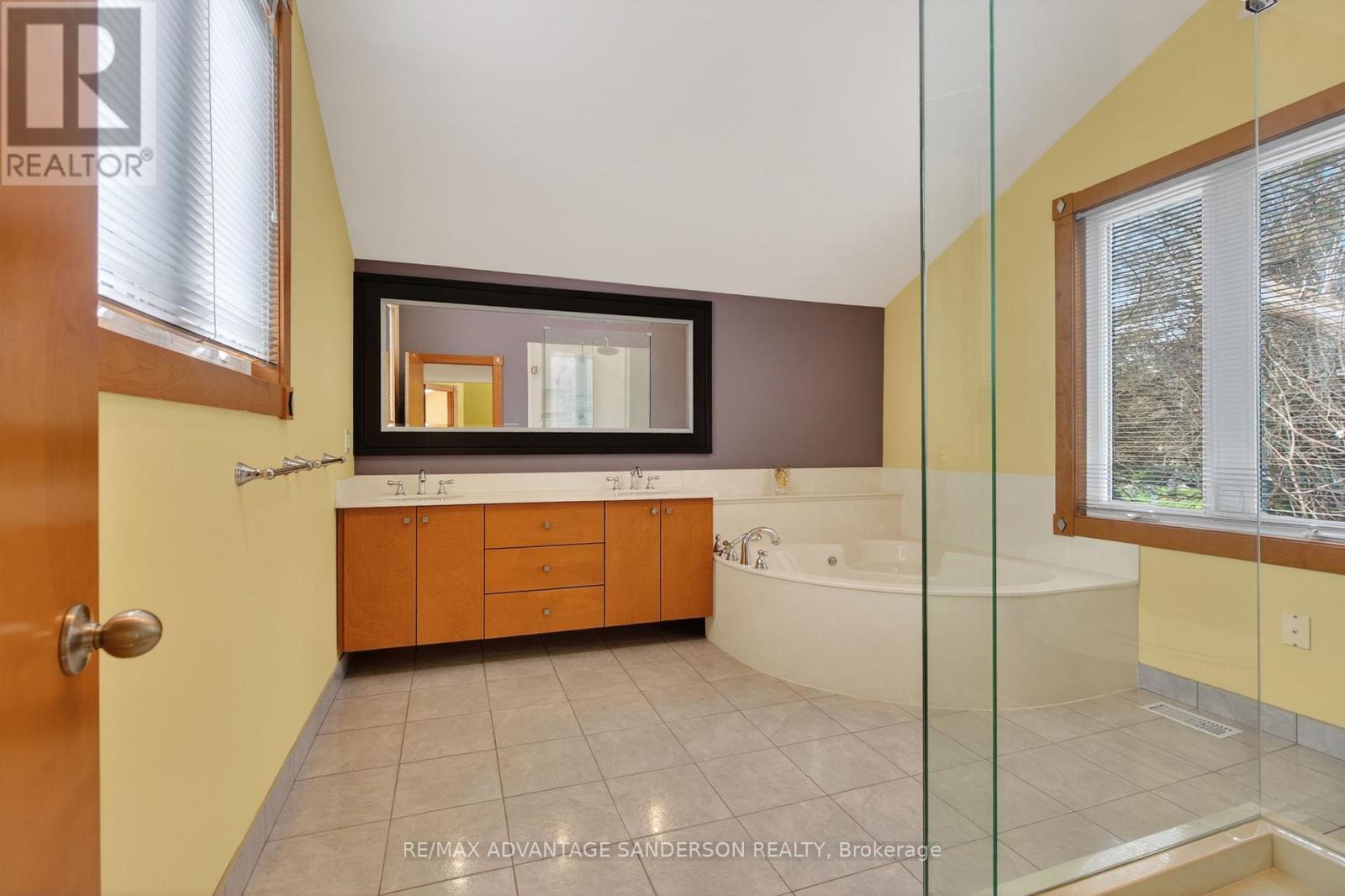 9584 Melrose Drive, Middlesex Centre, Ontario  N0L 1R0 - Photo 37 - X12984120