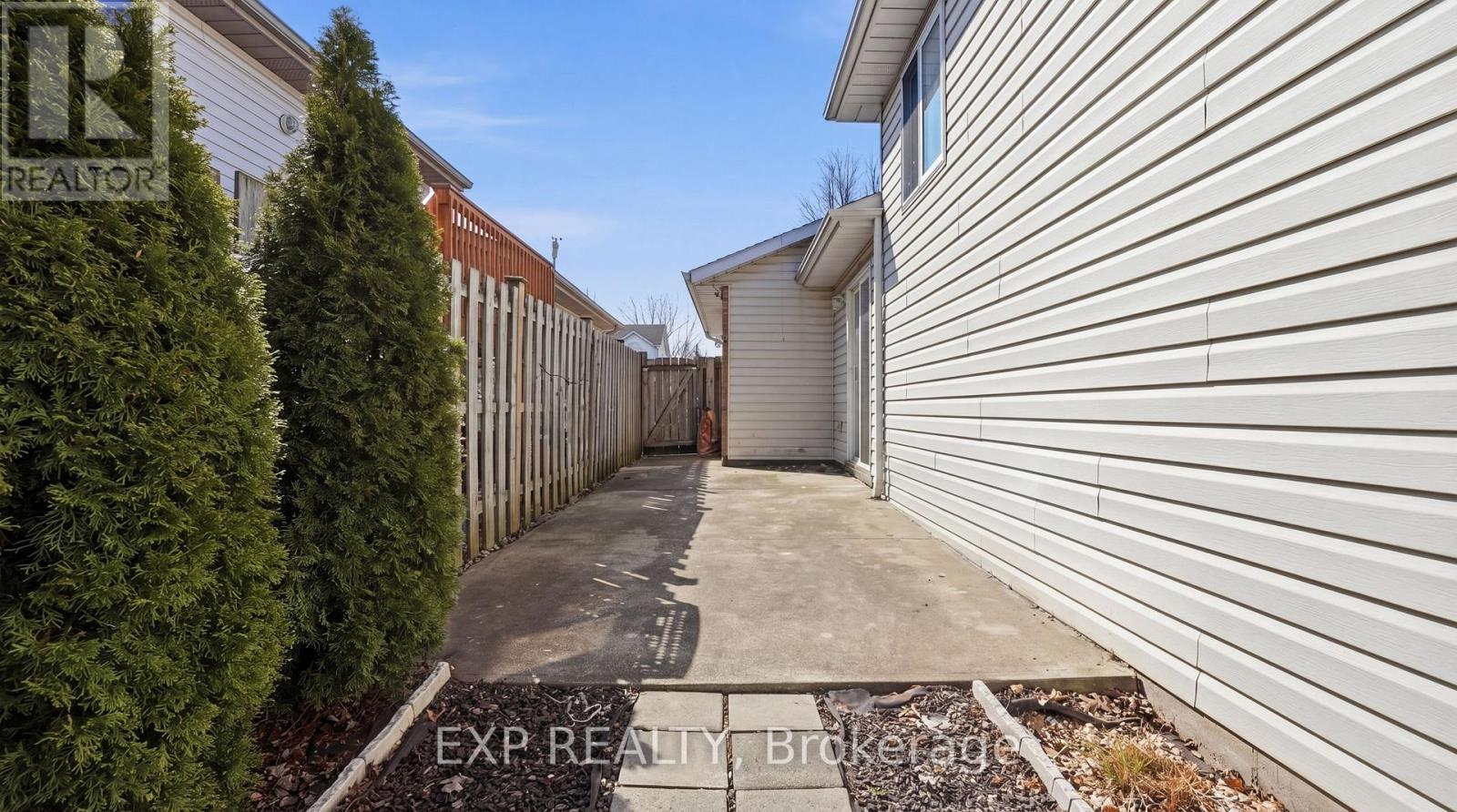 8195 Woodsview Crescent, Niagara Falls, Ontario  L2H 3G1 - Photo 35 - X12979658