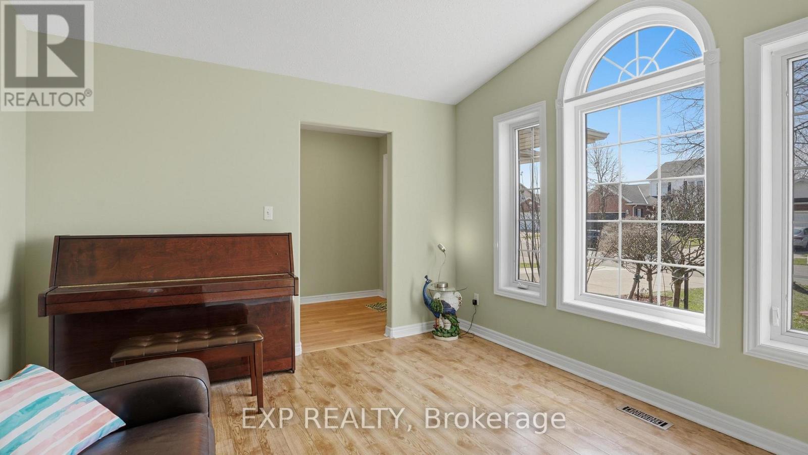 8195 Woodsview Crescent, Niagara Falls, Ontario  L2H 3G1 - Photo 5 - X12979658