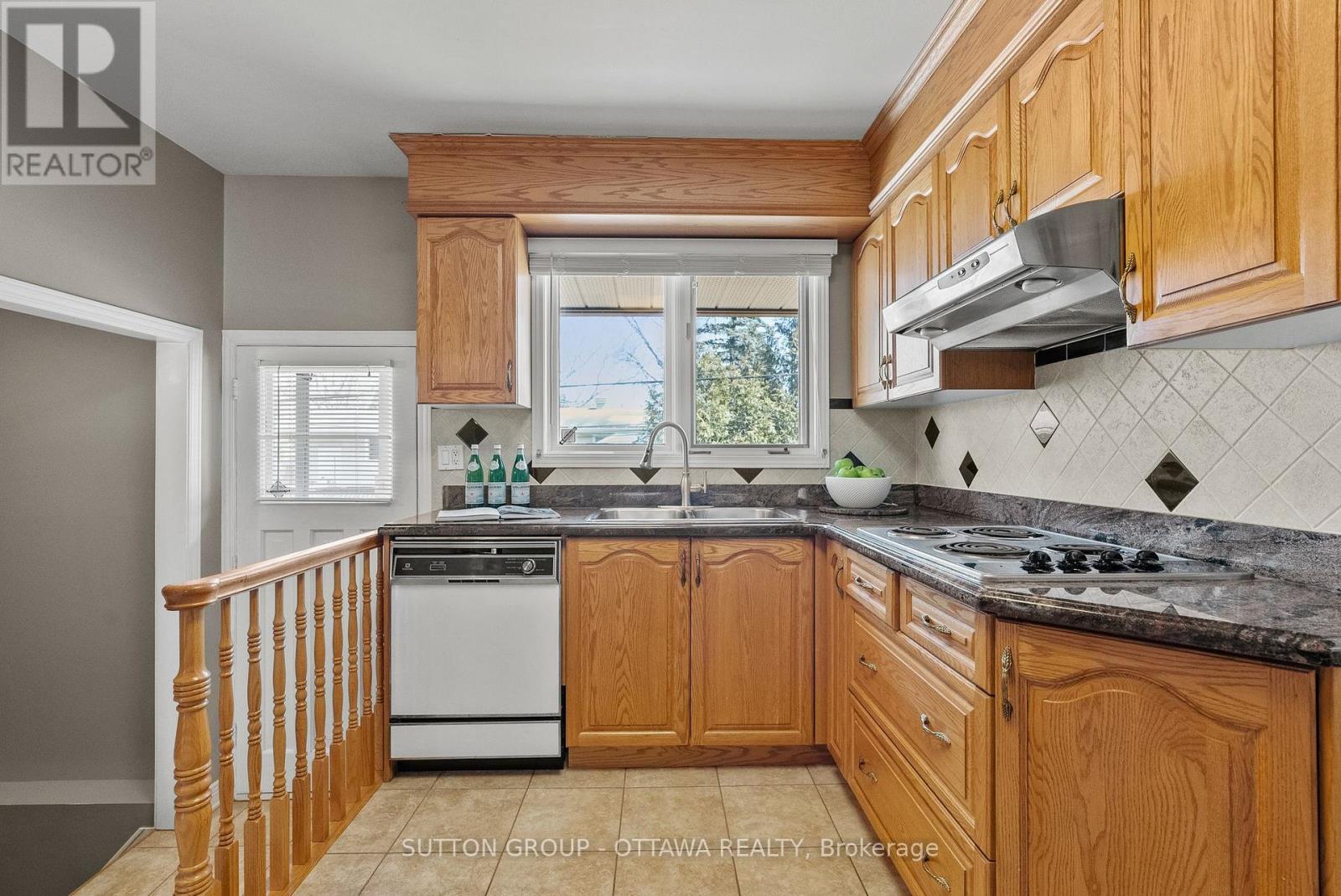 9 Aberfeldy Street, Ottawa, Ontario  K2H 6H6 - Photo 9 - X12977584