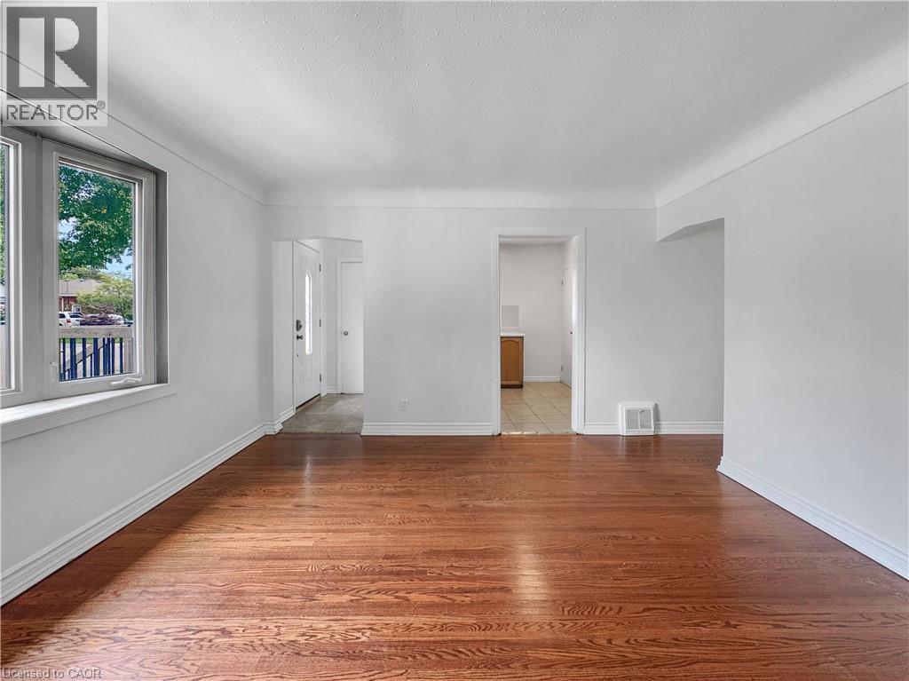 300 East 32nd Street, Hamilton, Ontario  L8V 3S7 - Photo 11 - 40763043