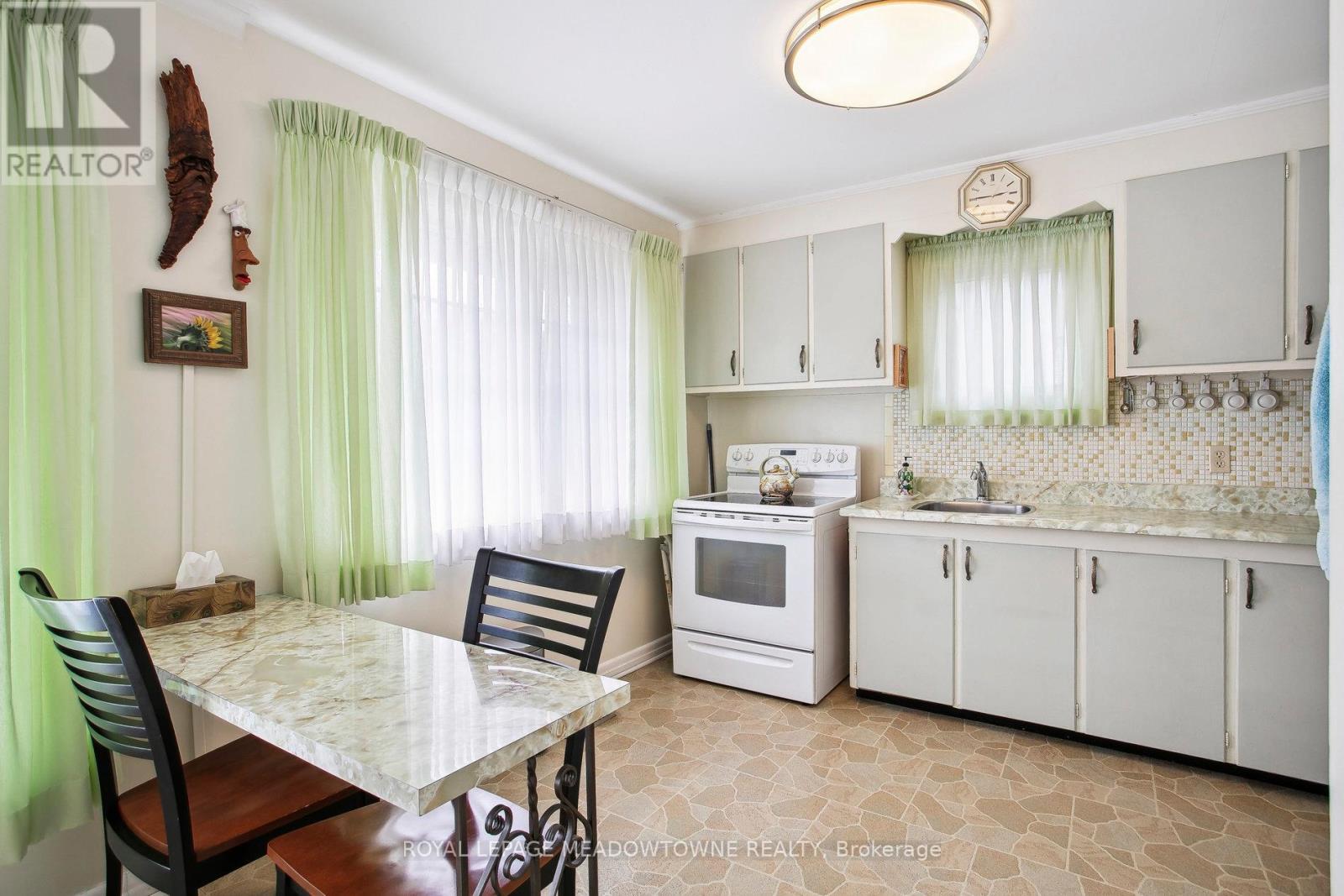 123 Vista Drive W, Mississauga, Ontario  L5M 1W2 - Photo 4 - W12984336