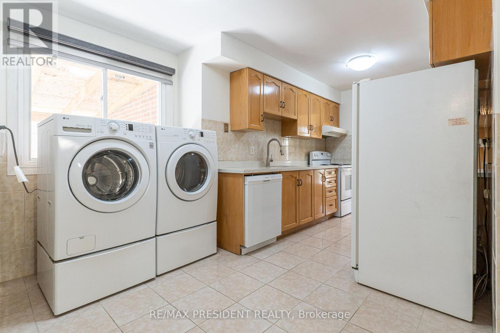 (Upper) - 17 Manitou Crescent, Brampton (Central Park), Ontario  L6S 2Z6 - Photo 13 - W12984358