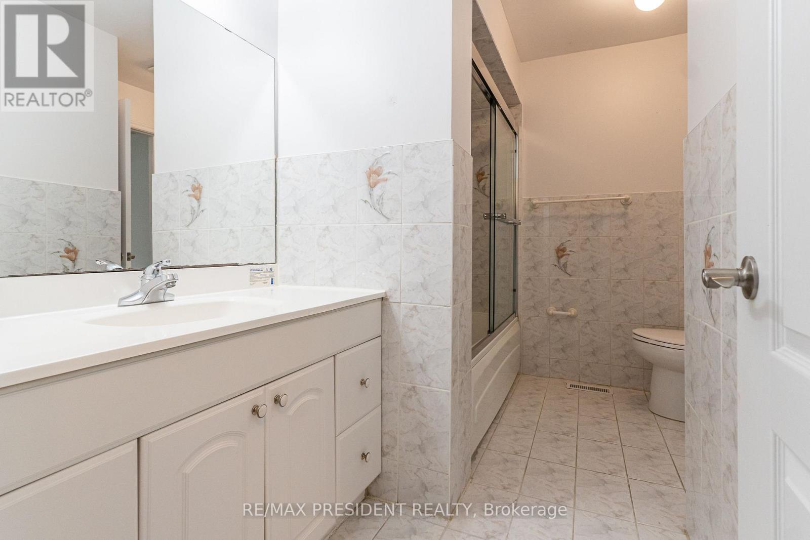 (Upper) - 17 Manitou Crescent, Brampton (Central Park), Ontario  L6S 2Z6 - Photo 15 - W12984358