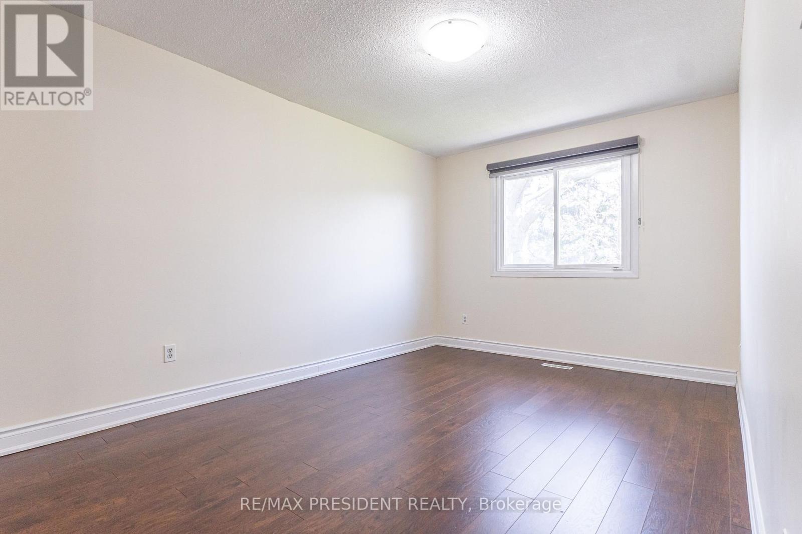 (Upper) - 17 Manitou Crescent, Brampton (Central Park), Ontario  L6S 2Z6 - Photo 18 - W12984358