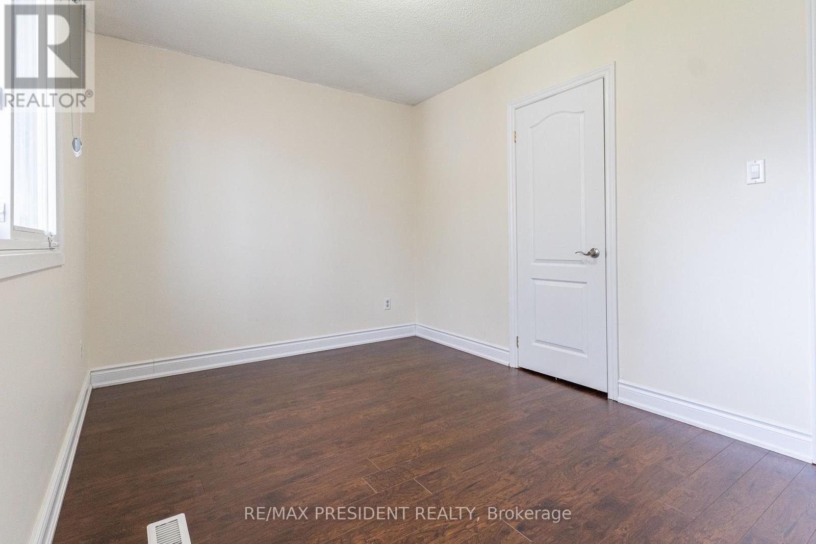 (Upper) - 17 Manitou Crescent, Brampton (Central Park), Ontario  L6S 2Z6 - Photo 21 - W12984358