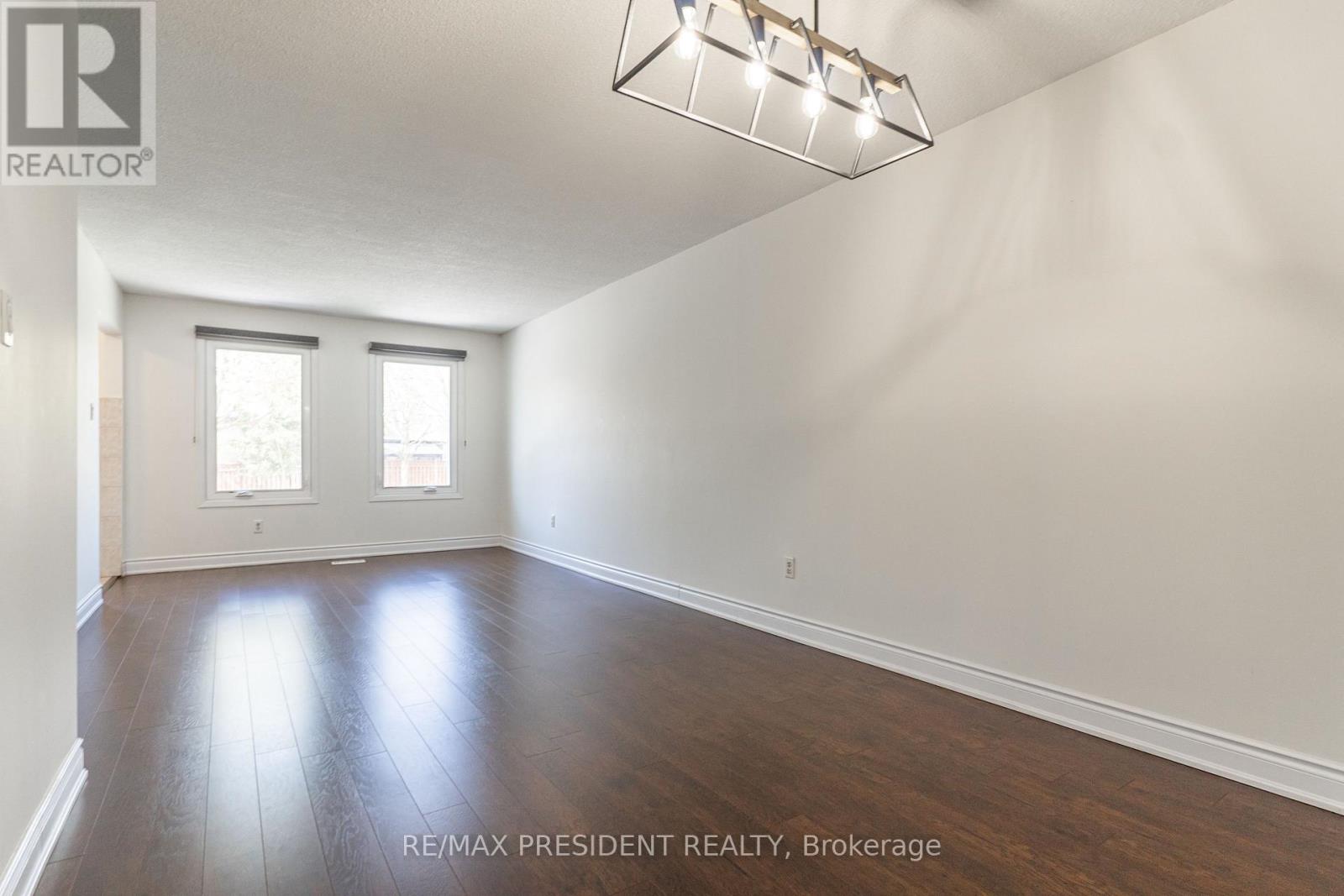 (Upper) - 17 Manitou Crescent, Brampton (Central Park), Ontario  L6S 2Z6 - Photo 8 - W12984358