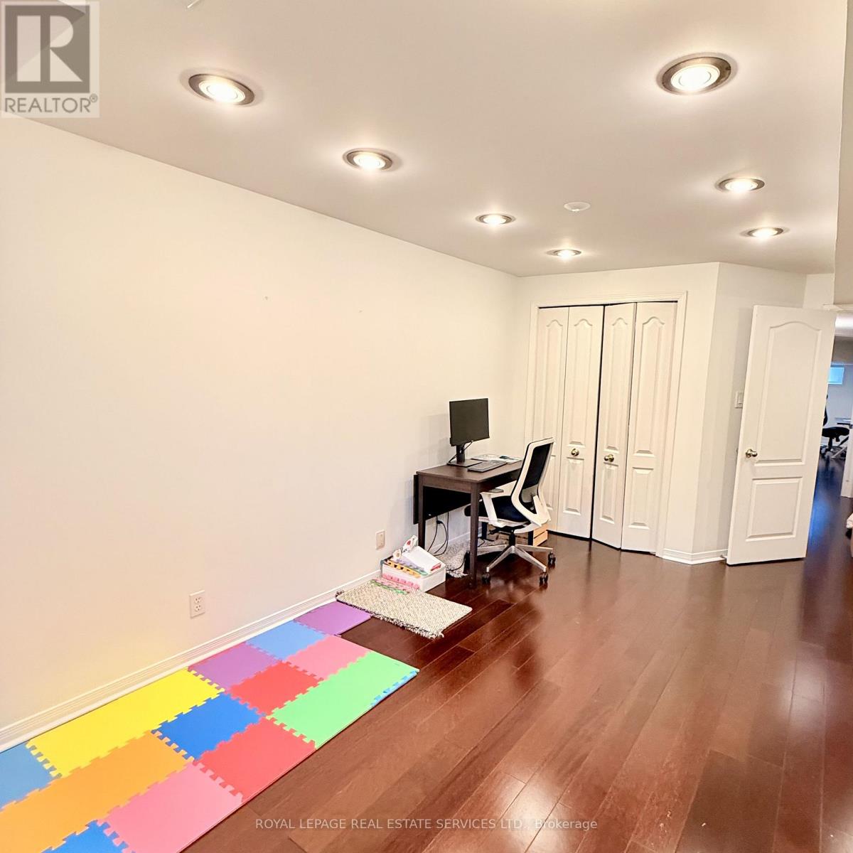 40 Chester Street, Oakville, Ontario  L6H 6G8 - Photo 17 - W12984366