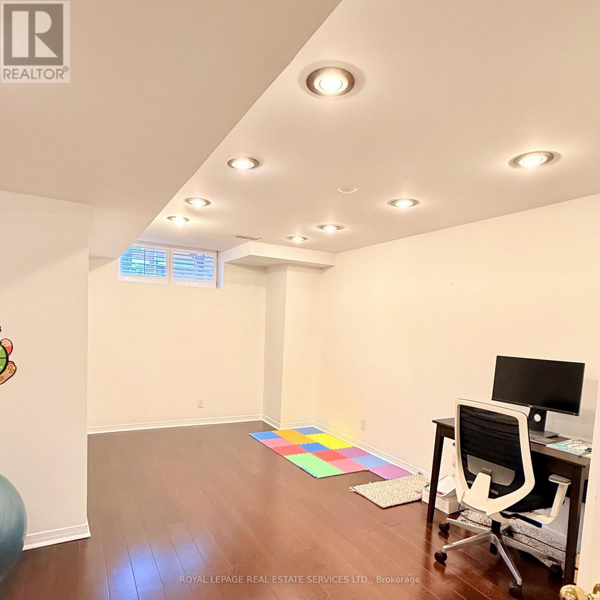 40 Chester Street, Oakville, Ontario  L6H 6G8 - Photo 18 - W12984366