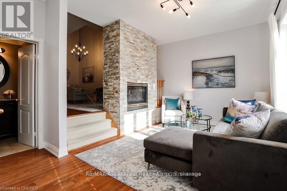 40 Chester Street, Oakville, Ontario  L6H 6G8 - Photo 5 - W12984366