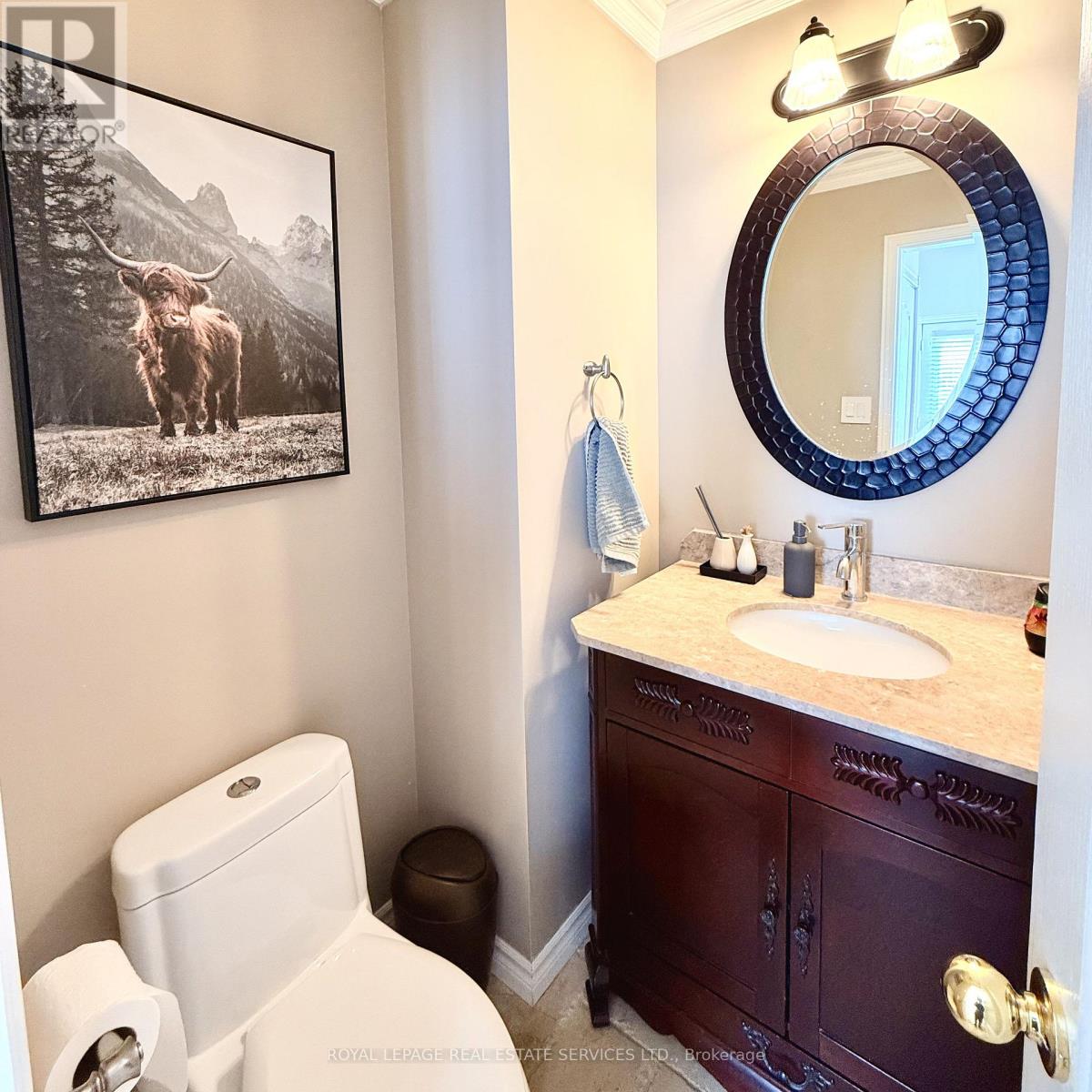 40 Chester Street, Oakville, Ontario  L6H 6G8 - Photo 8 - W12984366