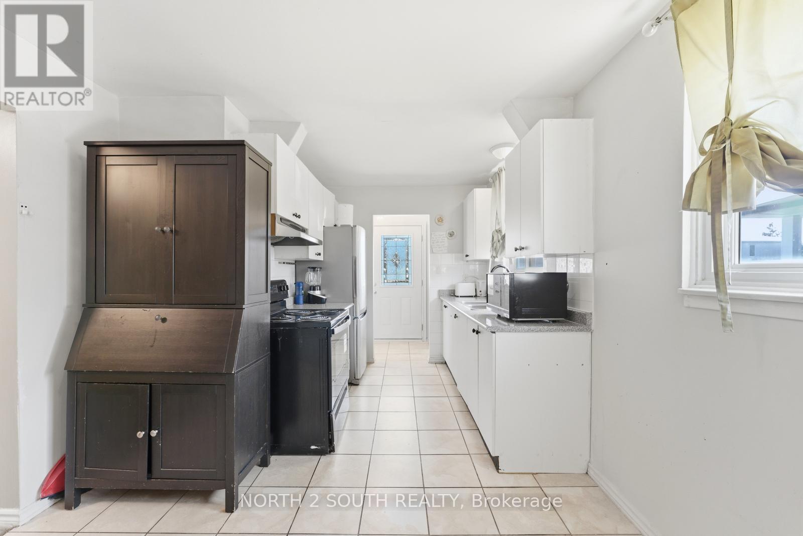 7739 Priory Crescent, Mississauga, Ontario  L4T 3H6 - Photo 11 - W12984412