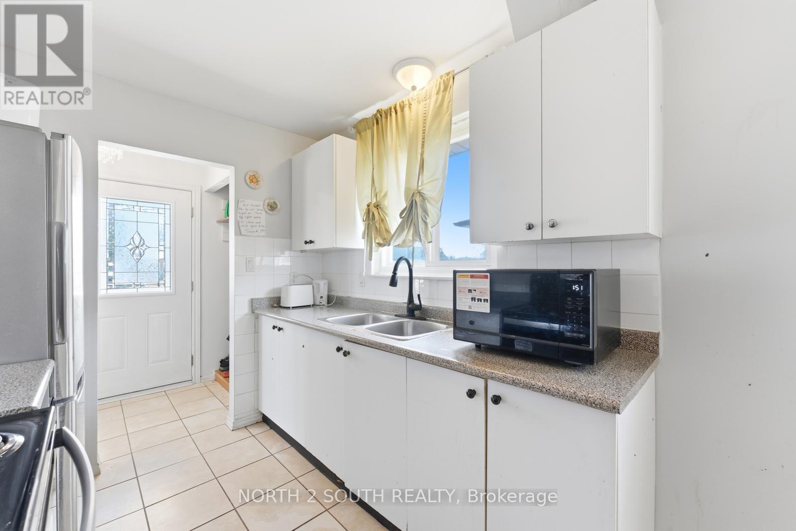 7739 Priory Crescent, Mississauga, Ontario  L4T 3H6 - Photo 12 - W12984412