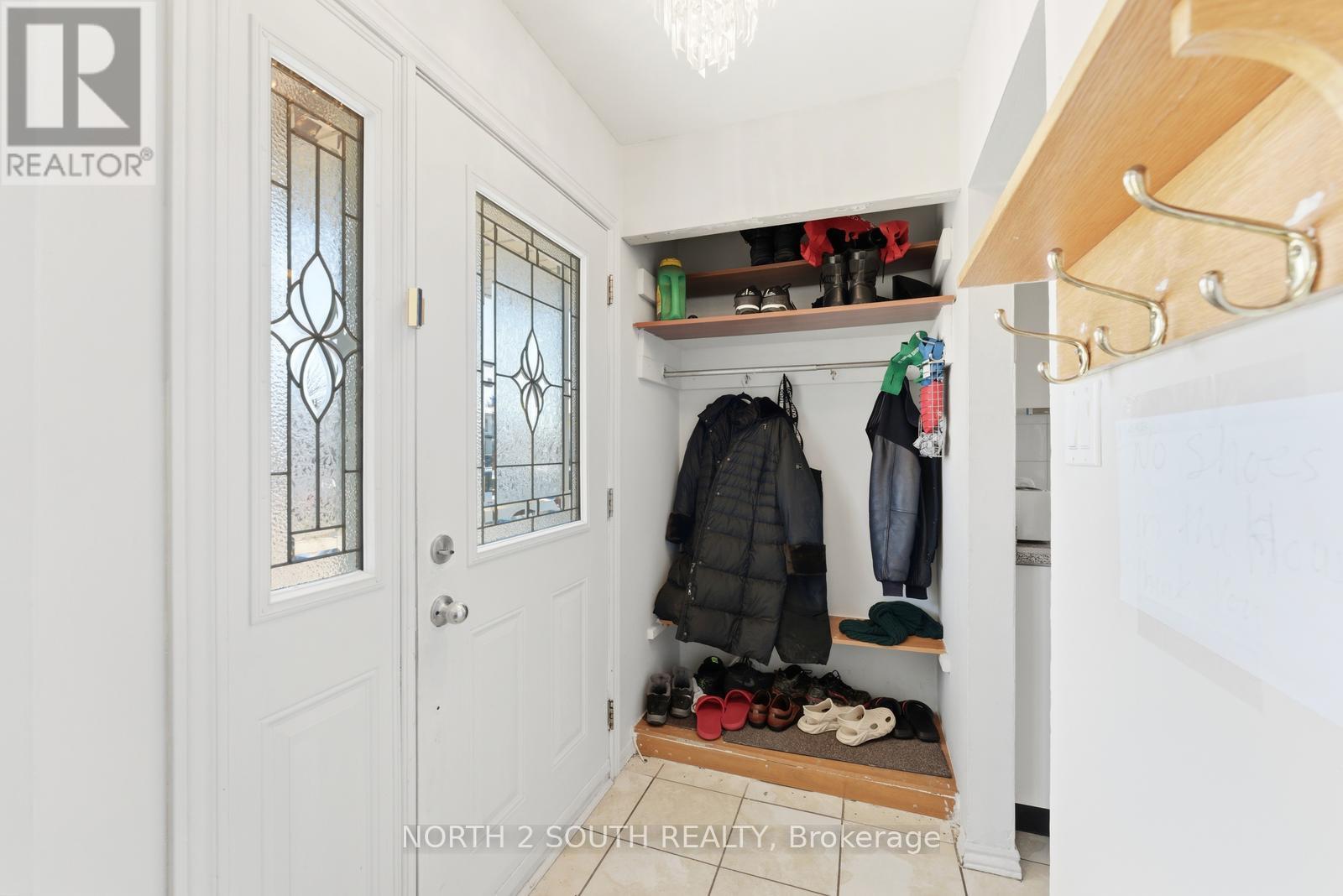 7739 Priory Crescent, Mississauga, Ontario  L4T 3H6 - Photo 8 - W12984412