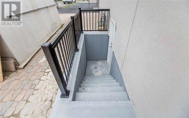 83 Fallingdale Crescent, Brampton (Southgate), Ontario  L6T 3J5 - Photo 4 - W12984420