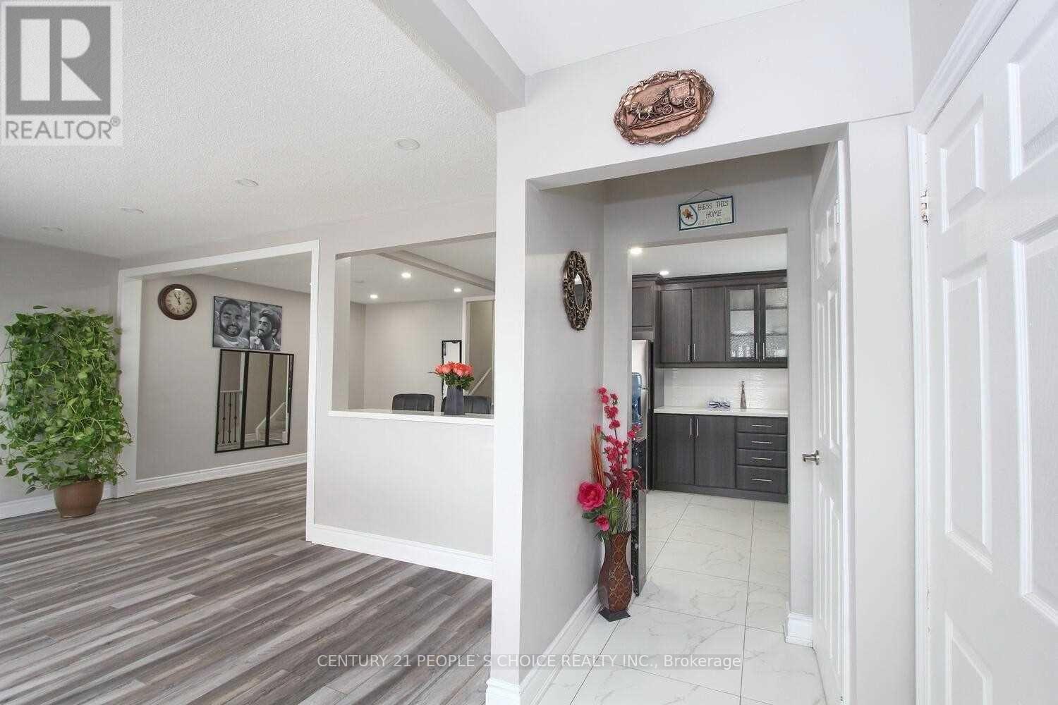 83 Fallingdale Crescent, Brampton (Southgate), Ontario  L6T 3J5 - Photo 6 - W12984420