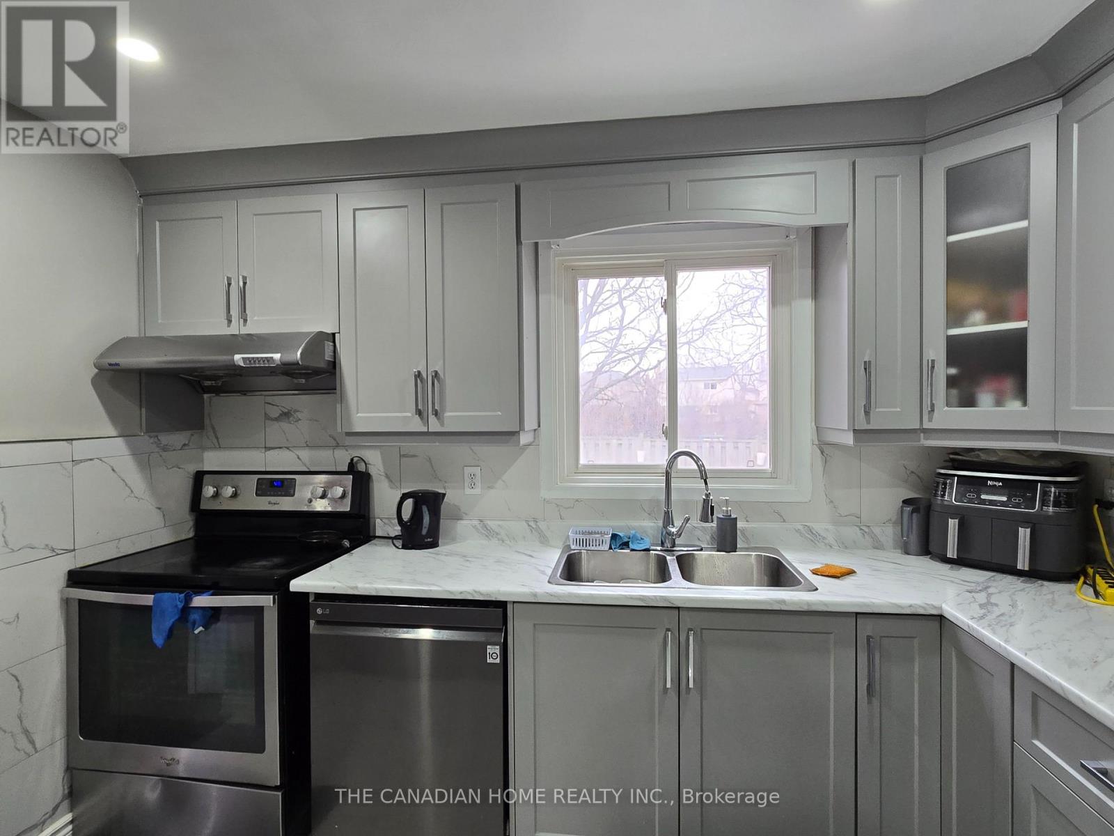 12 Norma Crescent, Brampton, Ontario  L6S 4H2 - Photo 10 - W12984426