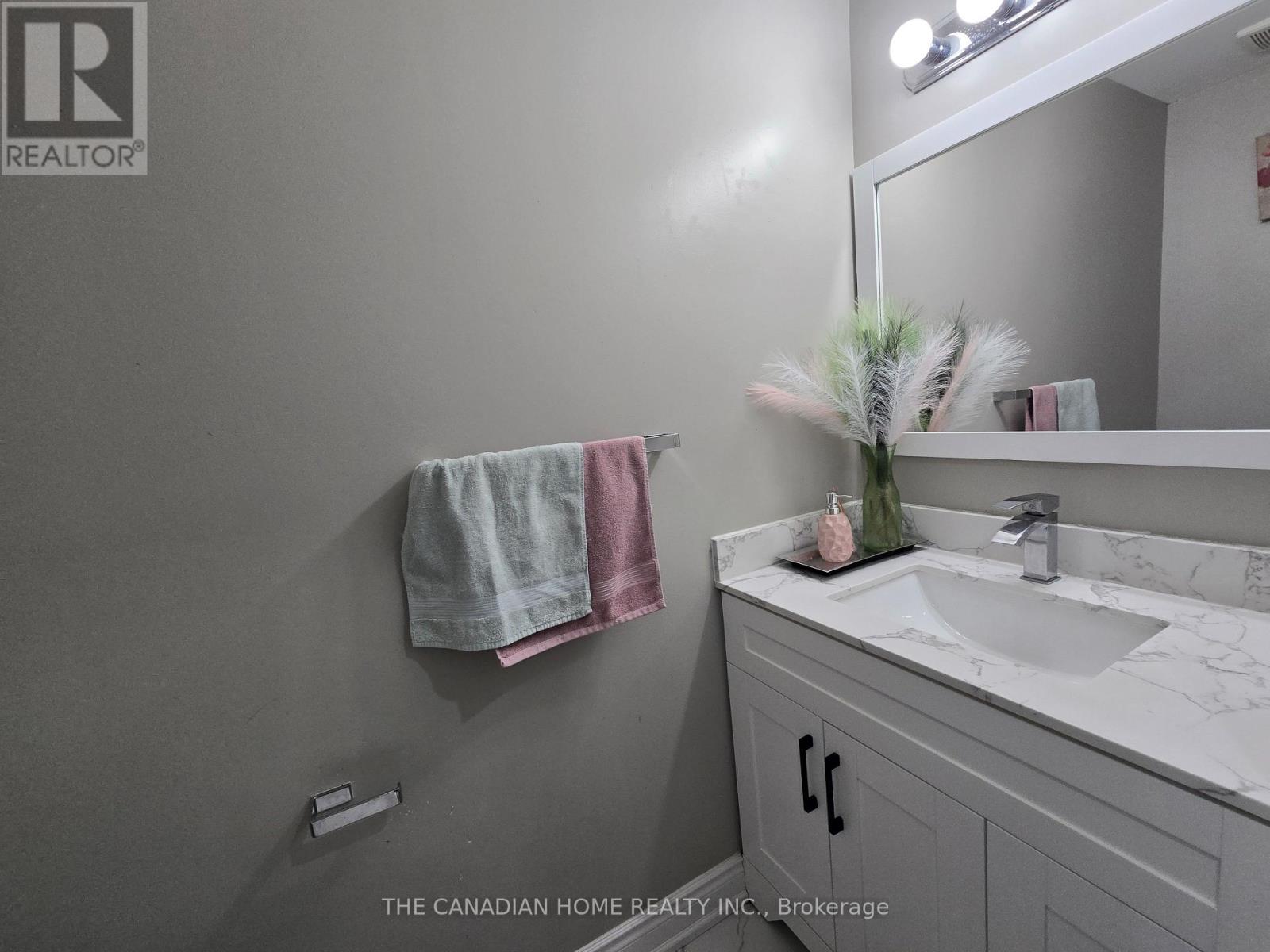 12 Norma Crescent, Brampton, Ontario  L6S 4H2 - Photo 7 - W12984426