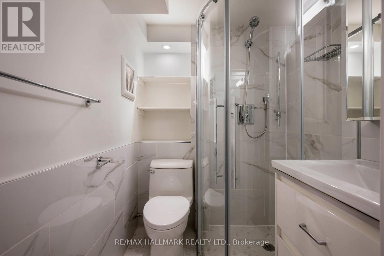 Lower - 173 Quebec Avenue, Toronto (High Park North), Ontario  M6P 2T9 - Photo 10 - W12984436