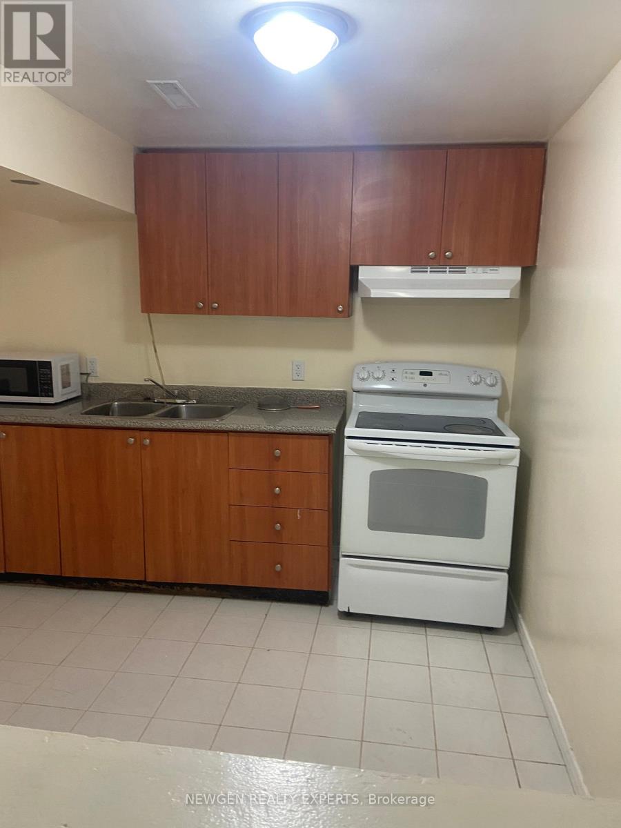 Bsmnt - 4575 Guildwood Way W, Mississauga, Ontario  L5R 1Z2 - Photo 2 - W12984442