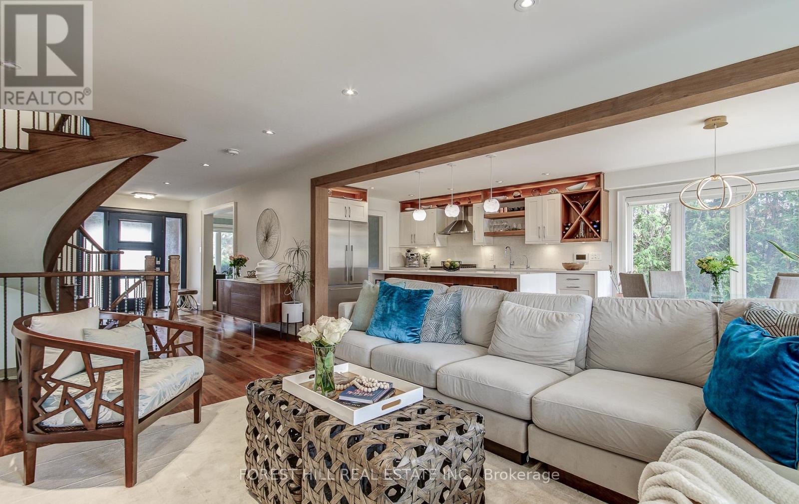 1260 Mapleridge Crescent, Oakville, Ontario  L6M 2H1 - Photo 13 - W12984472