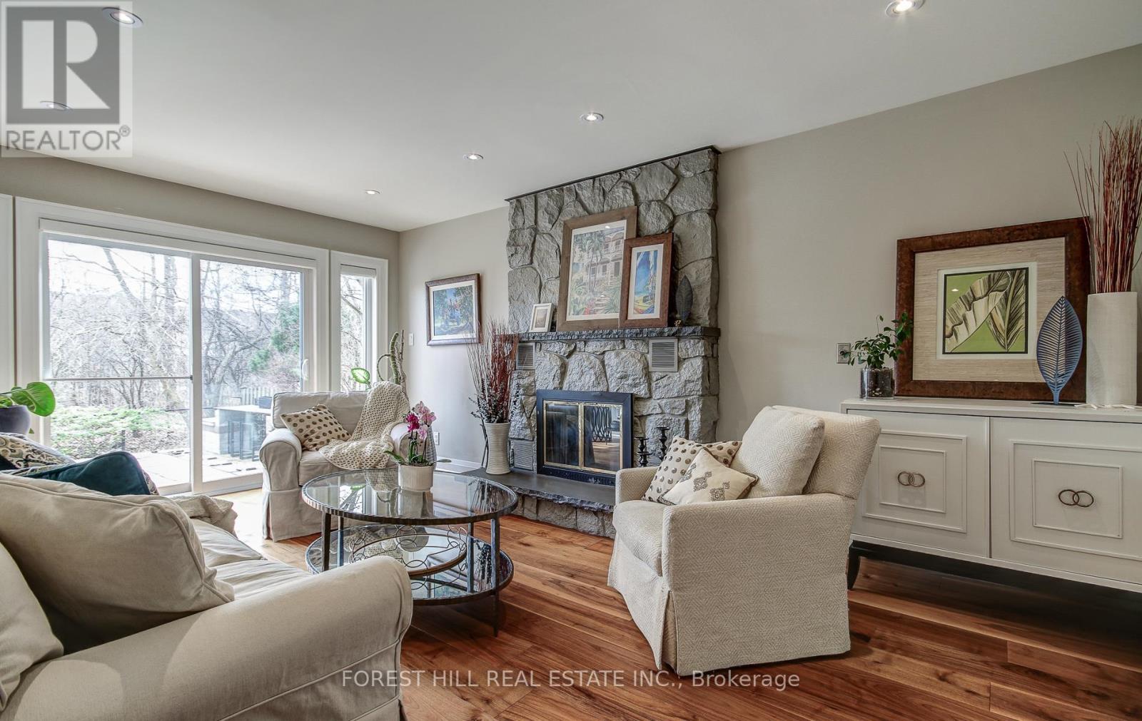 1260 Mapleridge Crescent, Oakville, Ontario  L6M 2H1 - Photo 16 - W12984472