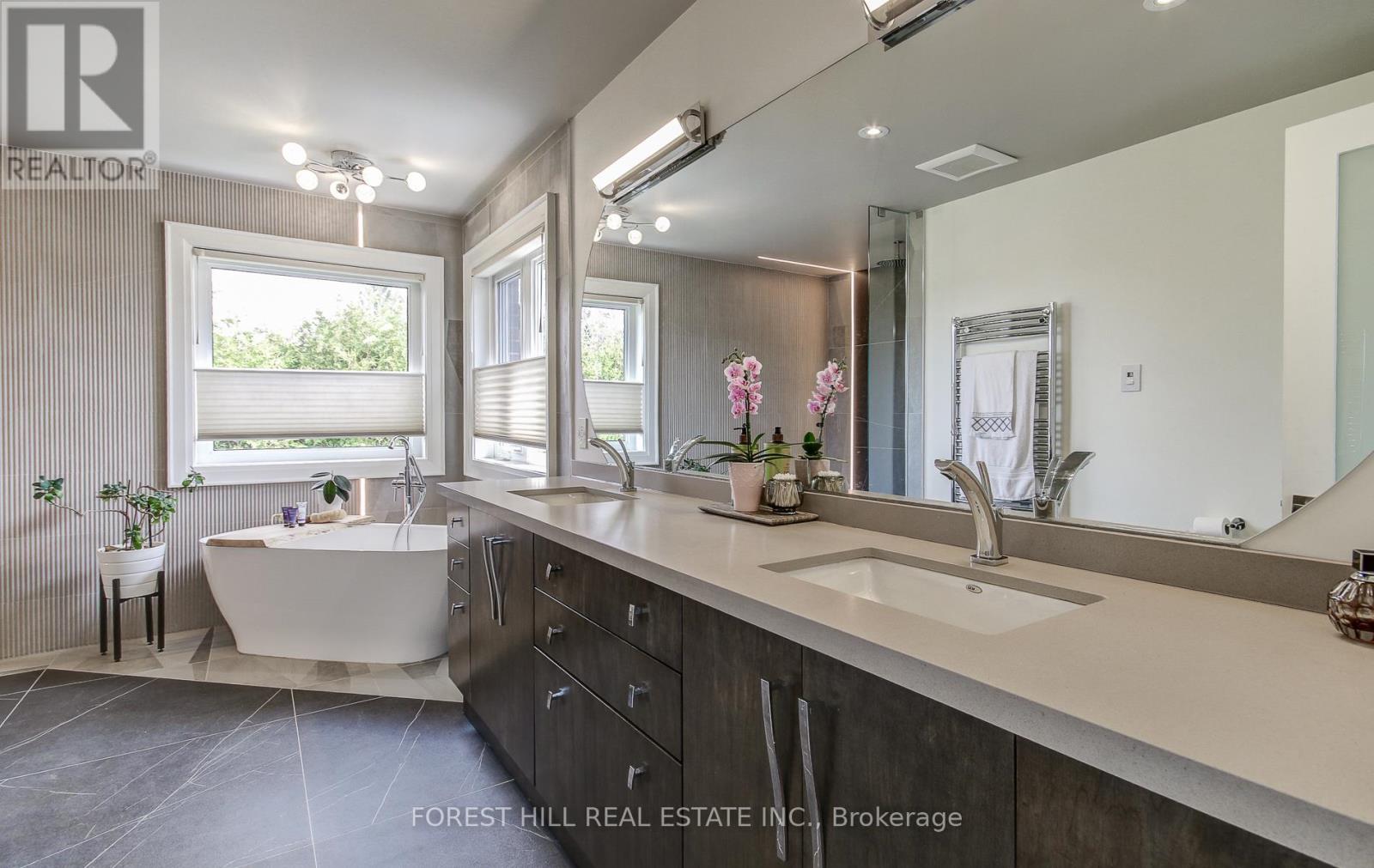 1260 Mapleridge Crescent, Oakville, Ontario  L6M 2H1 - Photo 24 - W12984472