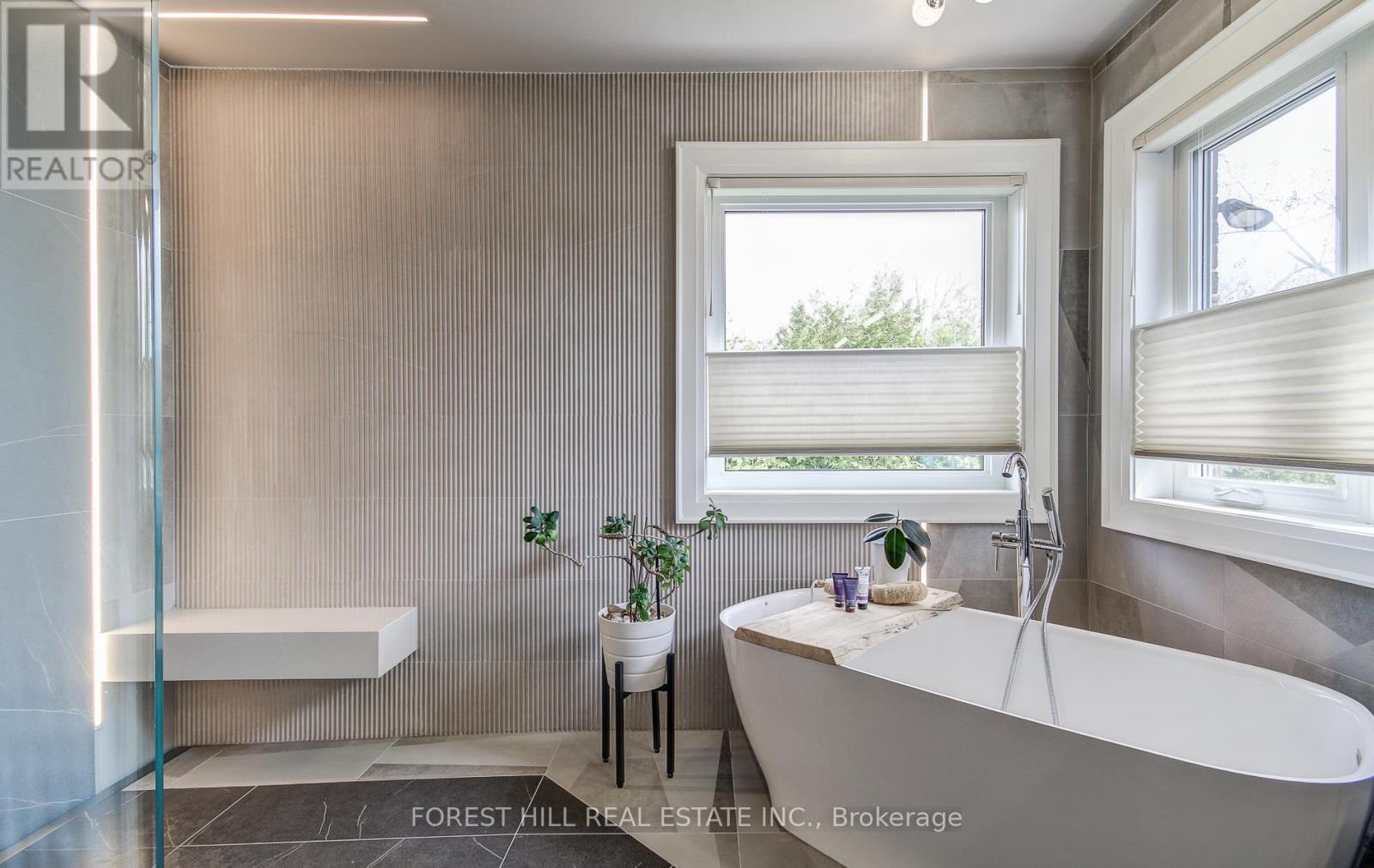 1260 Mapleridge Crescent, Oakville, Ontario  L6M 2H1 - Photo 25 - W12984472