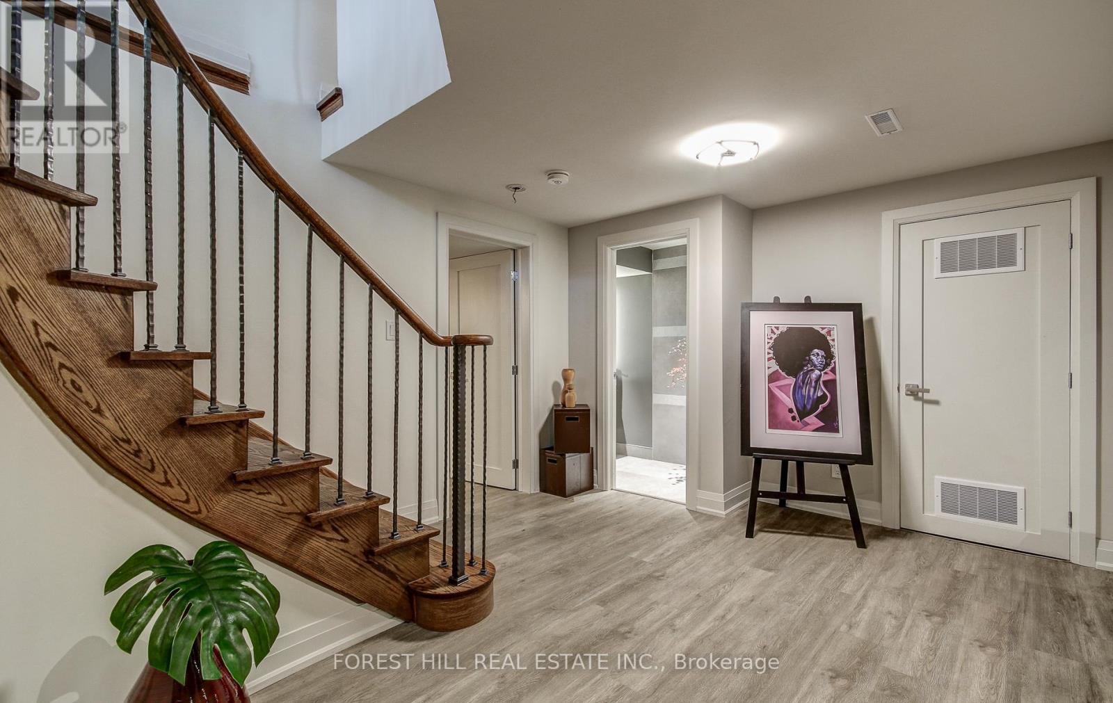 1260 Mapleridge Crescent, Oakville, Ontario  L6M 2H1 - Photo 32 - W12984472