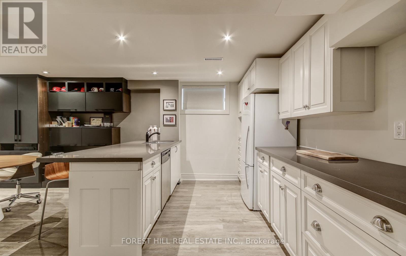 1260 Mapleridge Crescent, Oakville, Ontario  L6M 2H1 - Photo 38 - W12984472