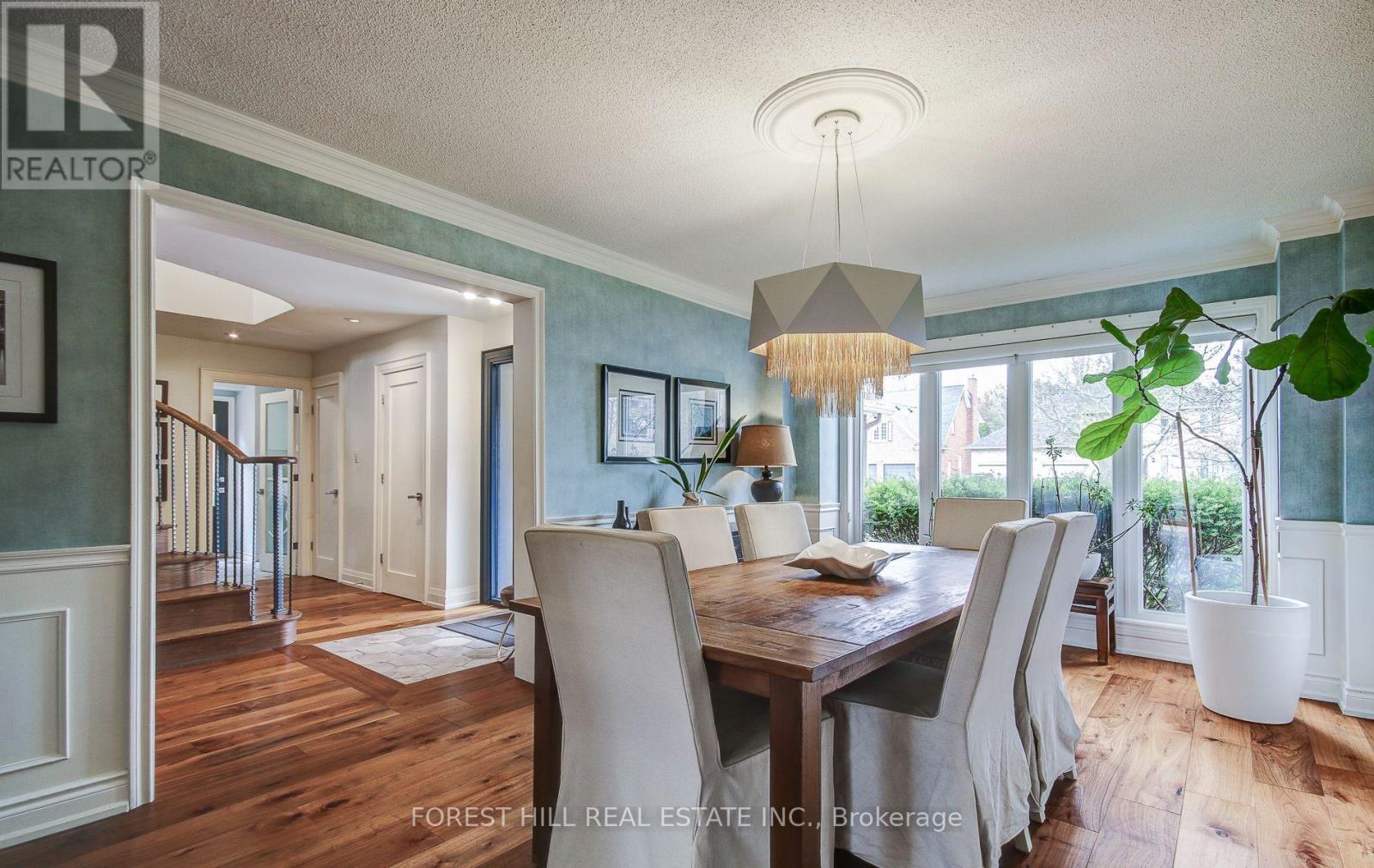 1260 Mapleridge Crescent, Oakville, Ontario  L6M 2H1 - Photo 4 - W12984472