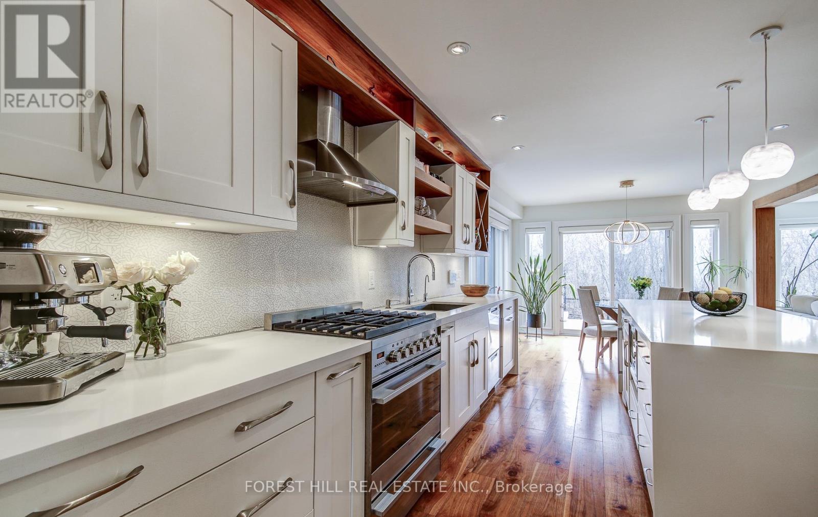 1260 Mapleridge Crescent, Oakville, Ontario  L6M 2H1 - Photo 6 - W12984472